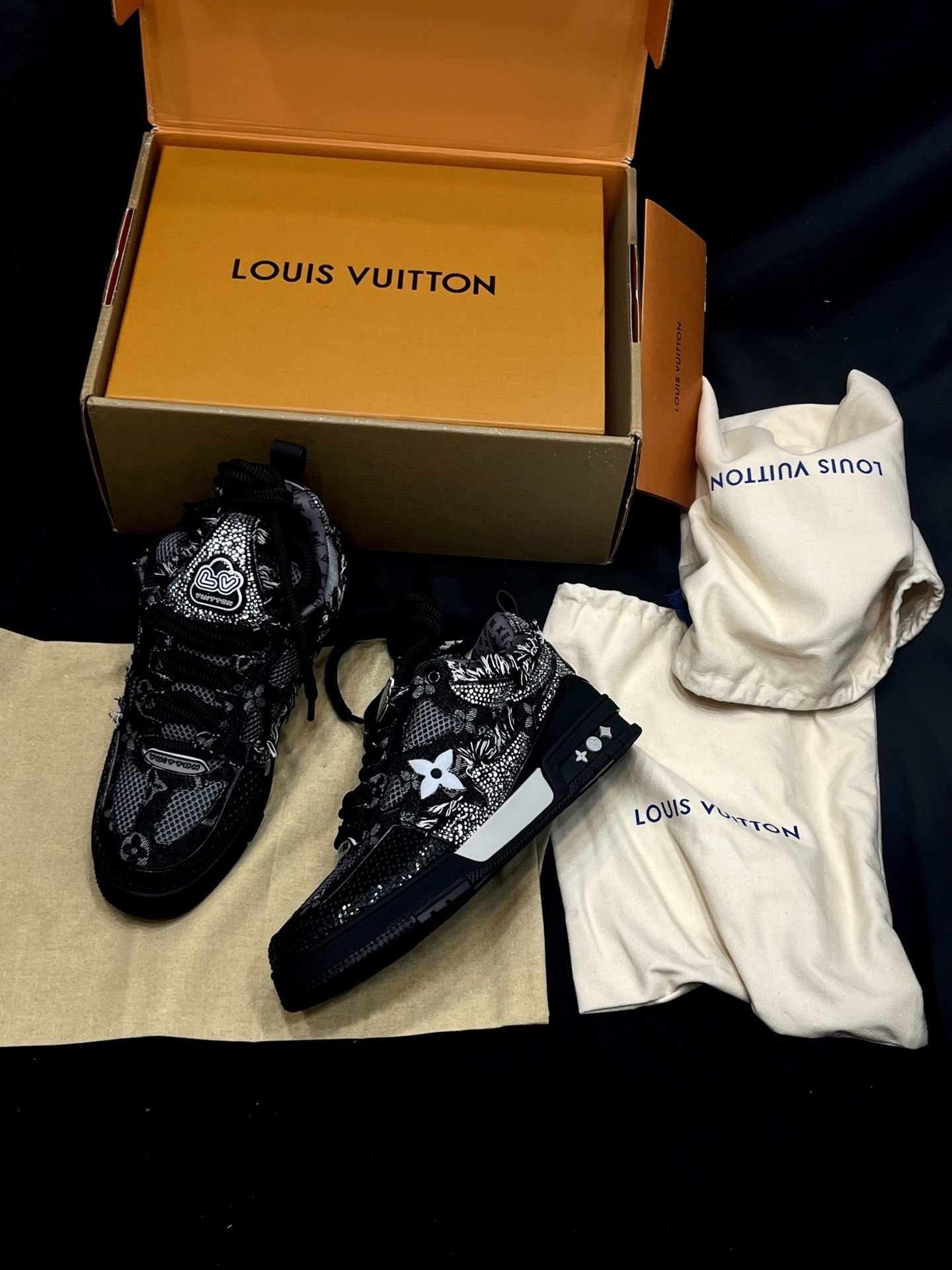 L X V SKATE sneakers