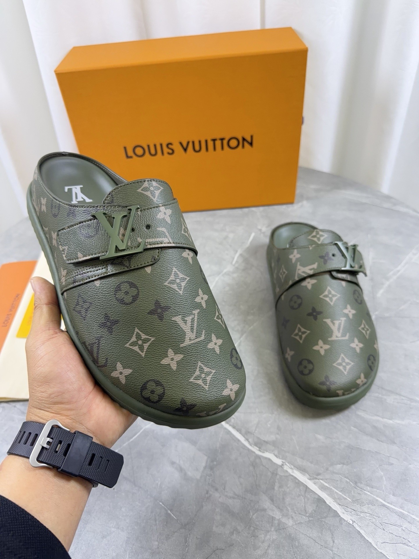 L X V Slippers detail 2
