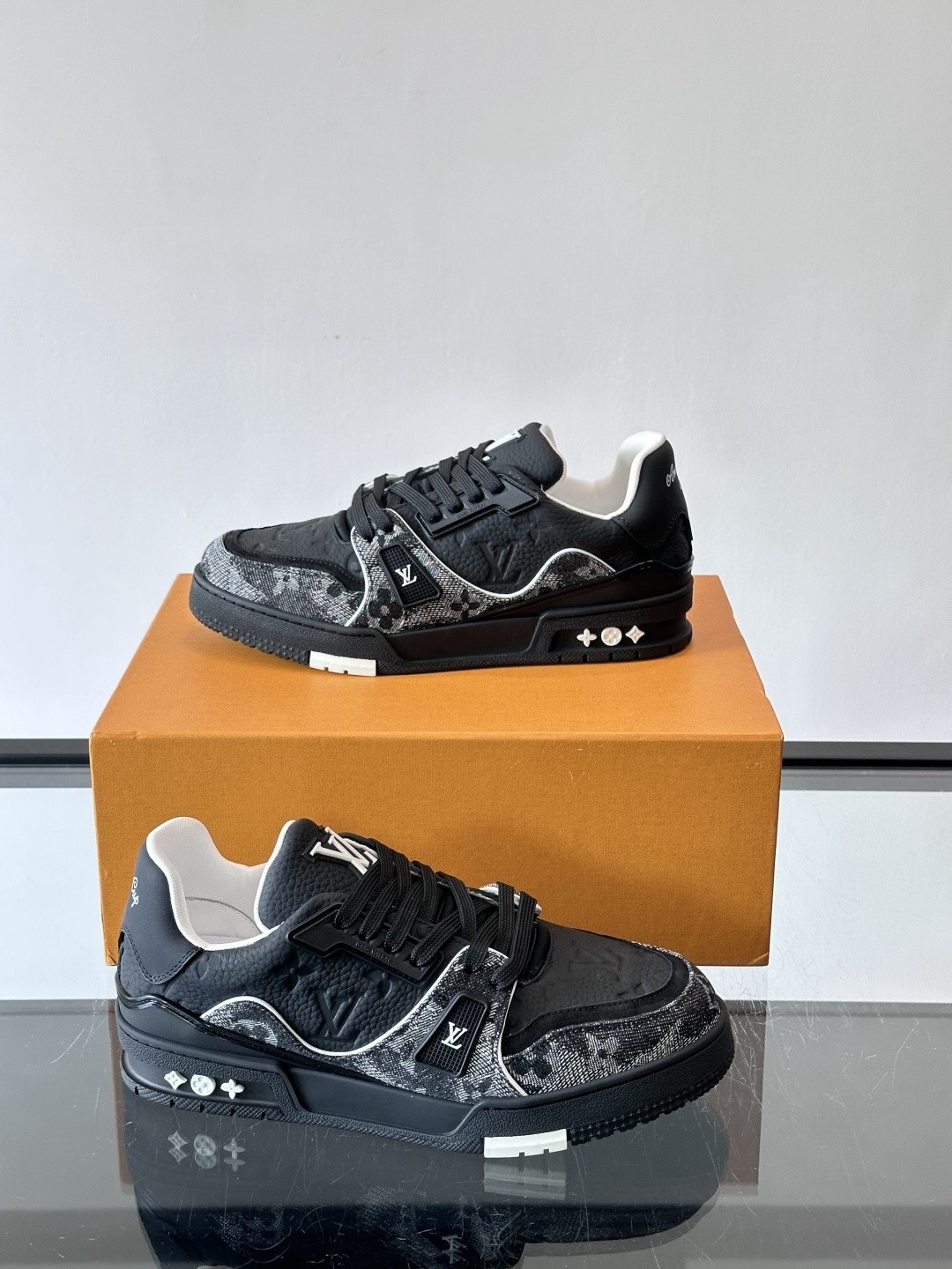 L X V TRAINER Sneakers detail 4