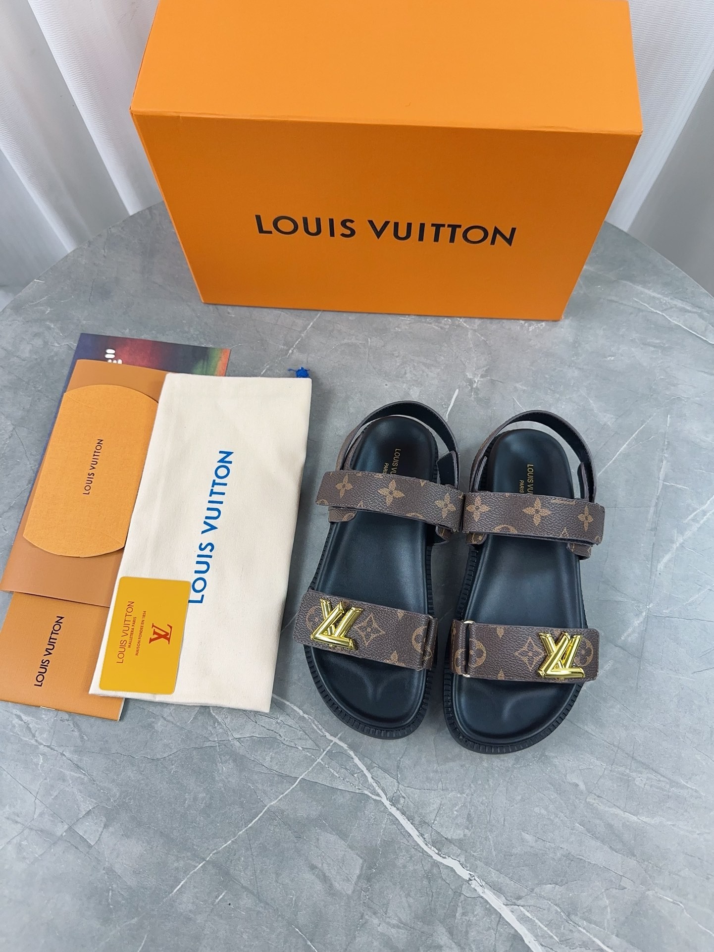 L X V SLIPPERS(Multiple colors) detail 10