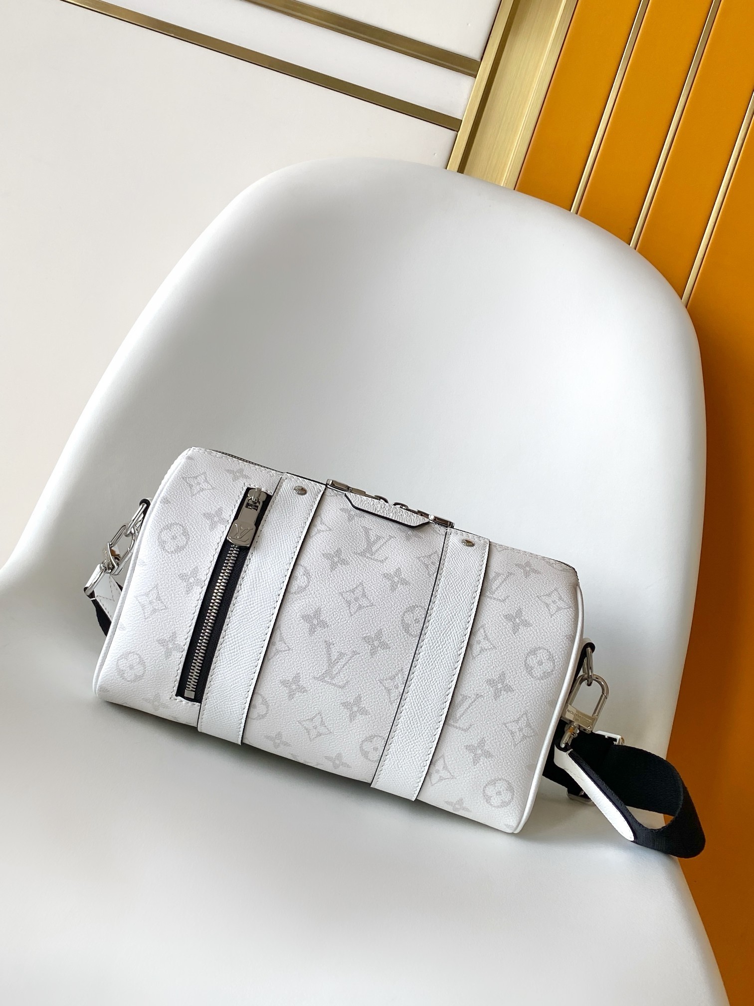 L X V Keepall Travelling bag 27x17x13cm