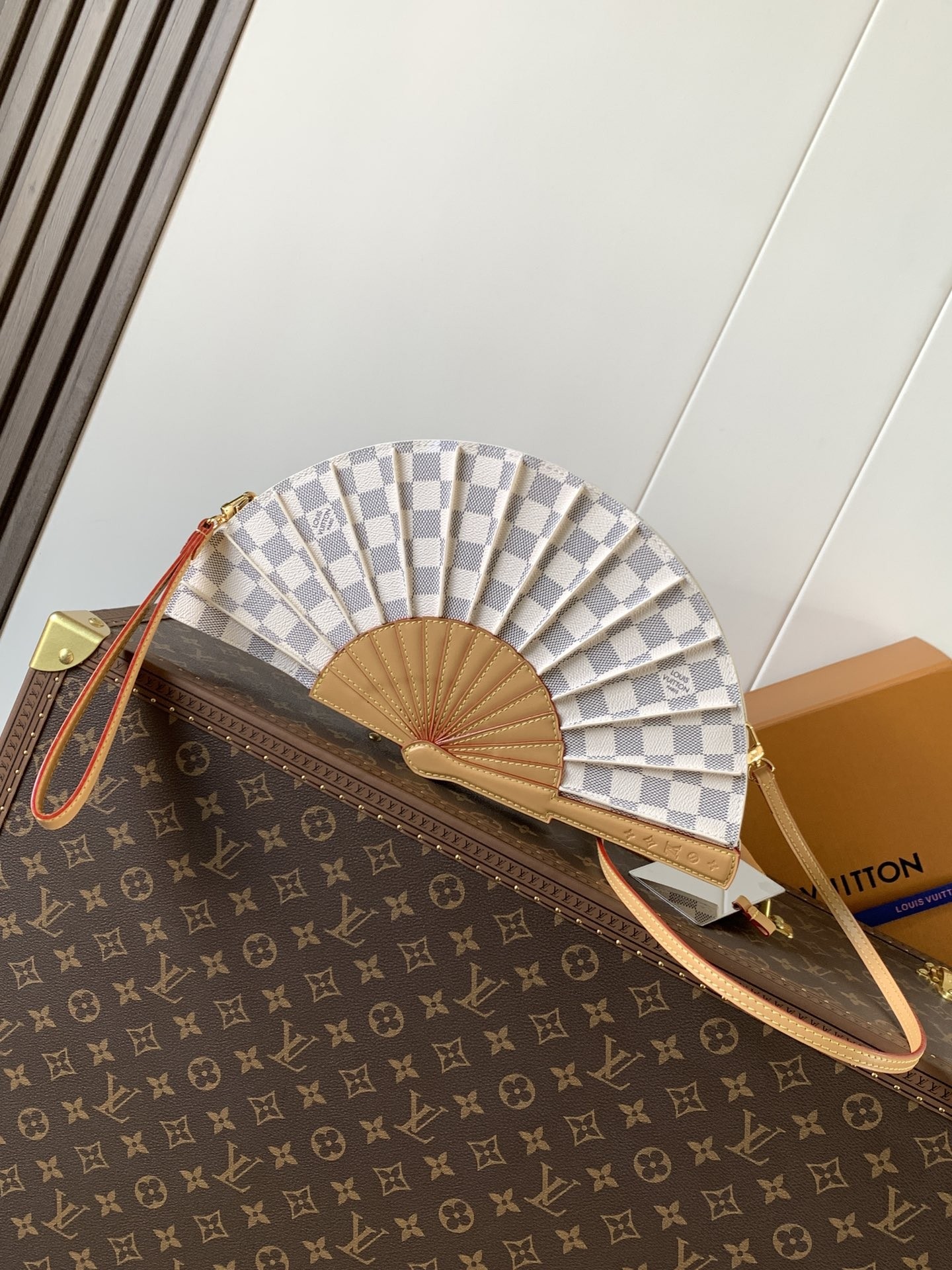 L X V M14804 size:37*19*6CM(Multiple colors) detail 2