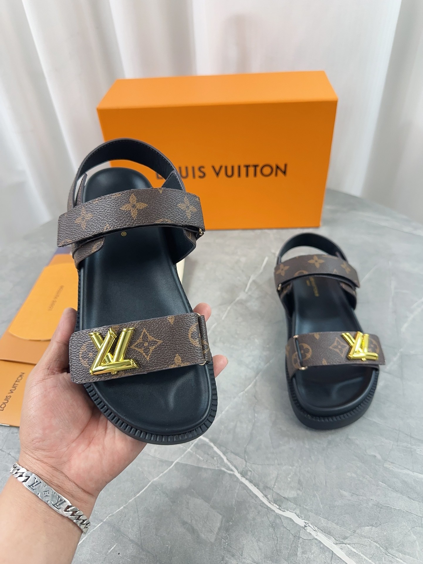 L X V SLIPPERS(Multiple colors) detail 15