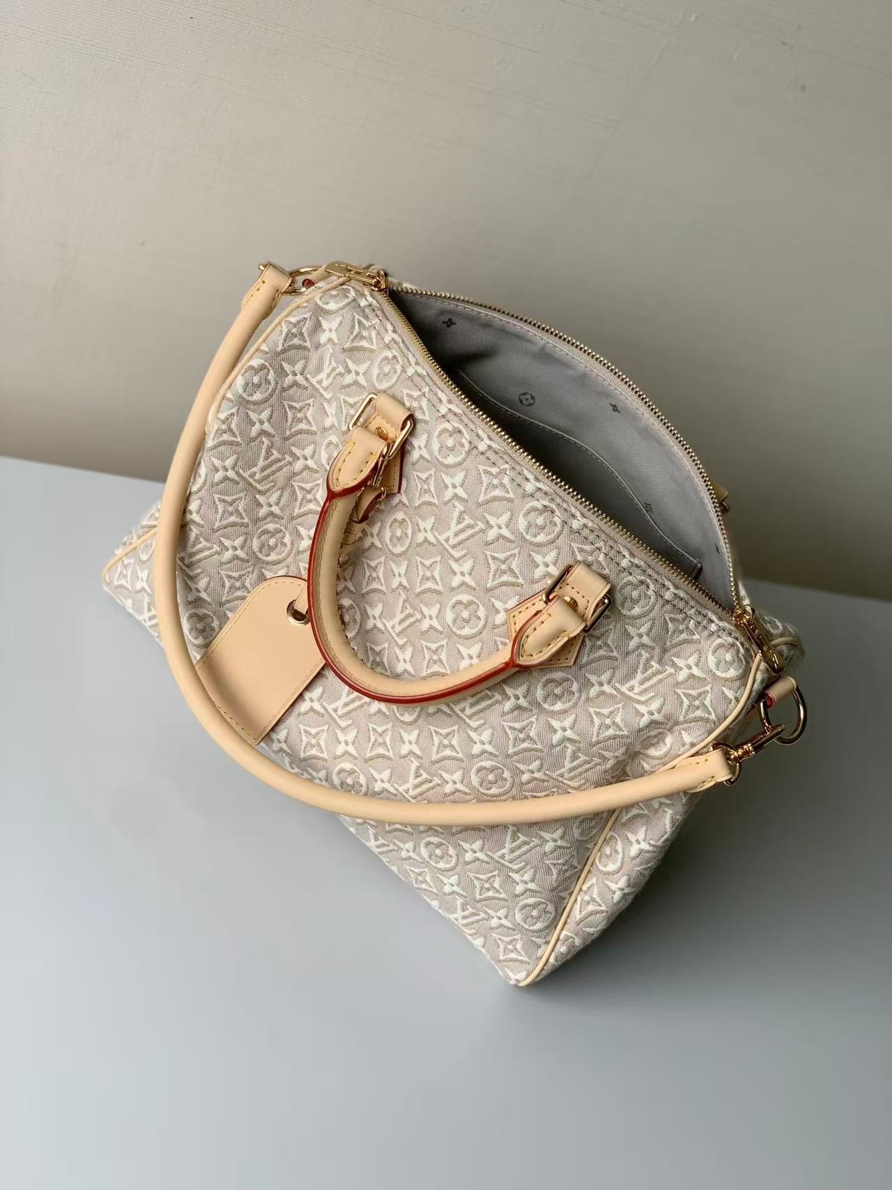 L X V Speedy soft 30 M28479 21x17x30cm detail 5