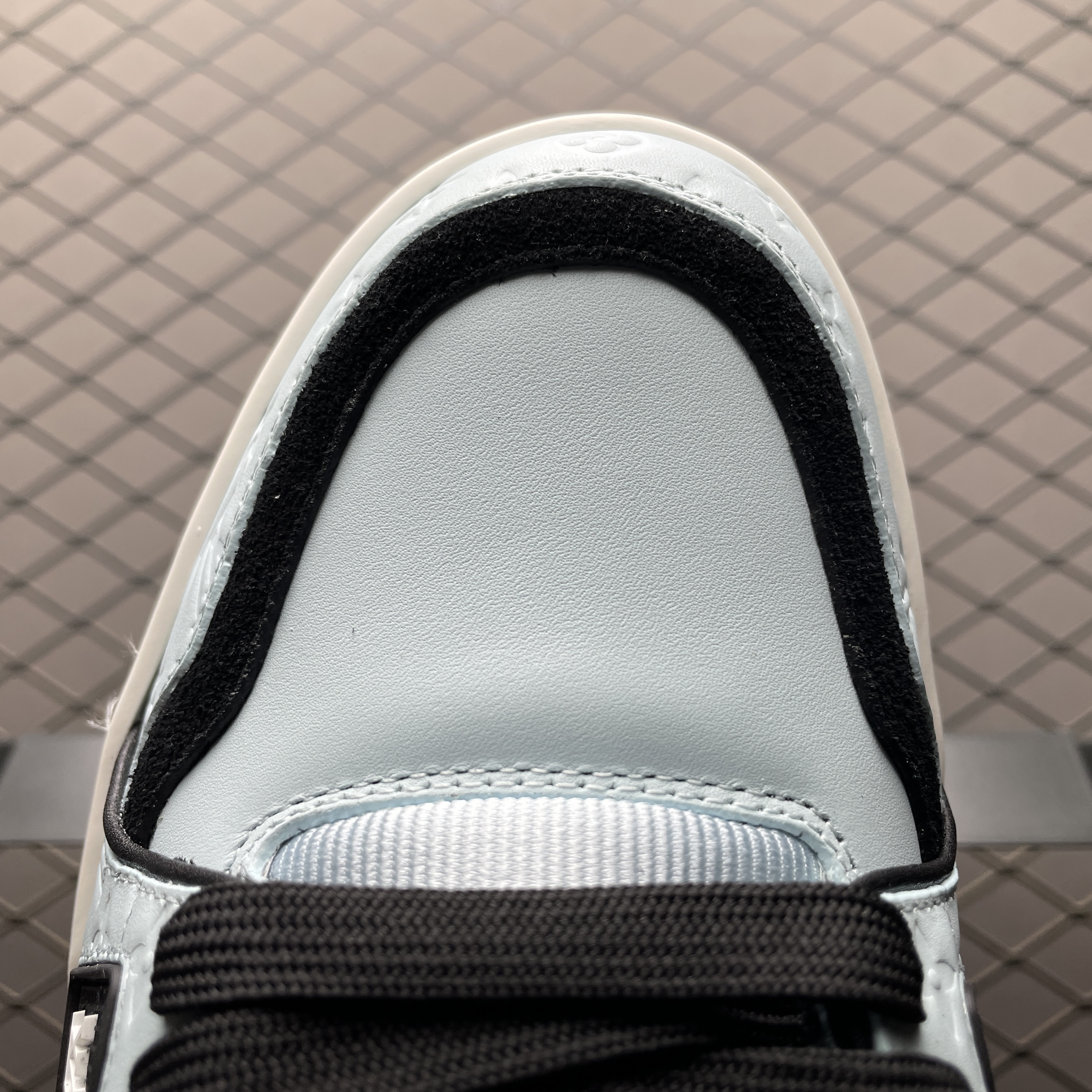 L X V TRAINER Sneaker detail 6