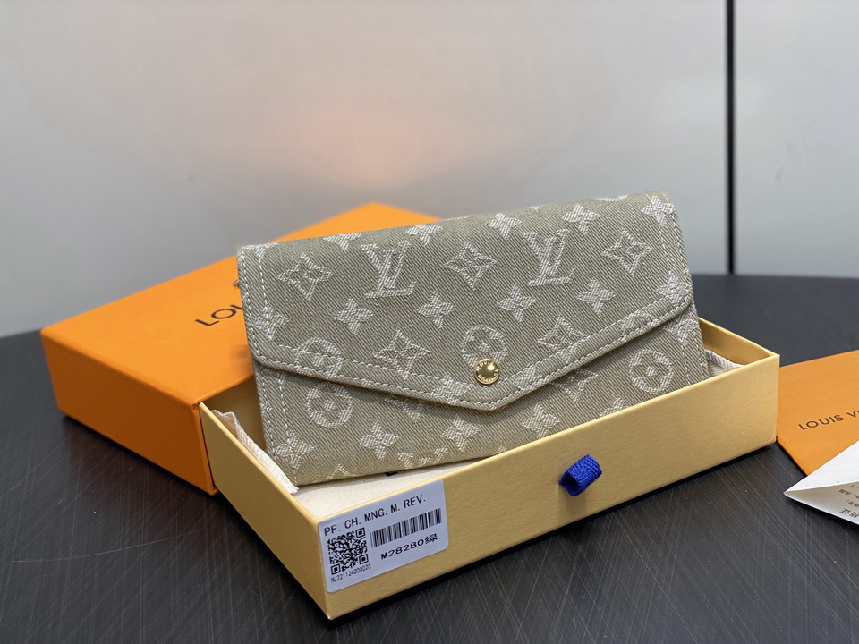 L X V Wallets(Multiple sizes) detail 2