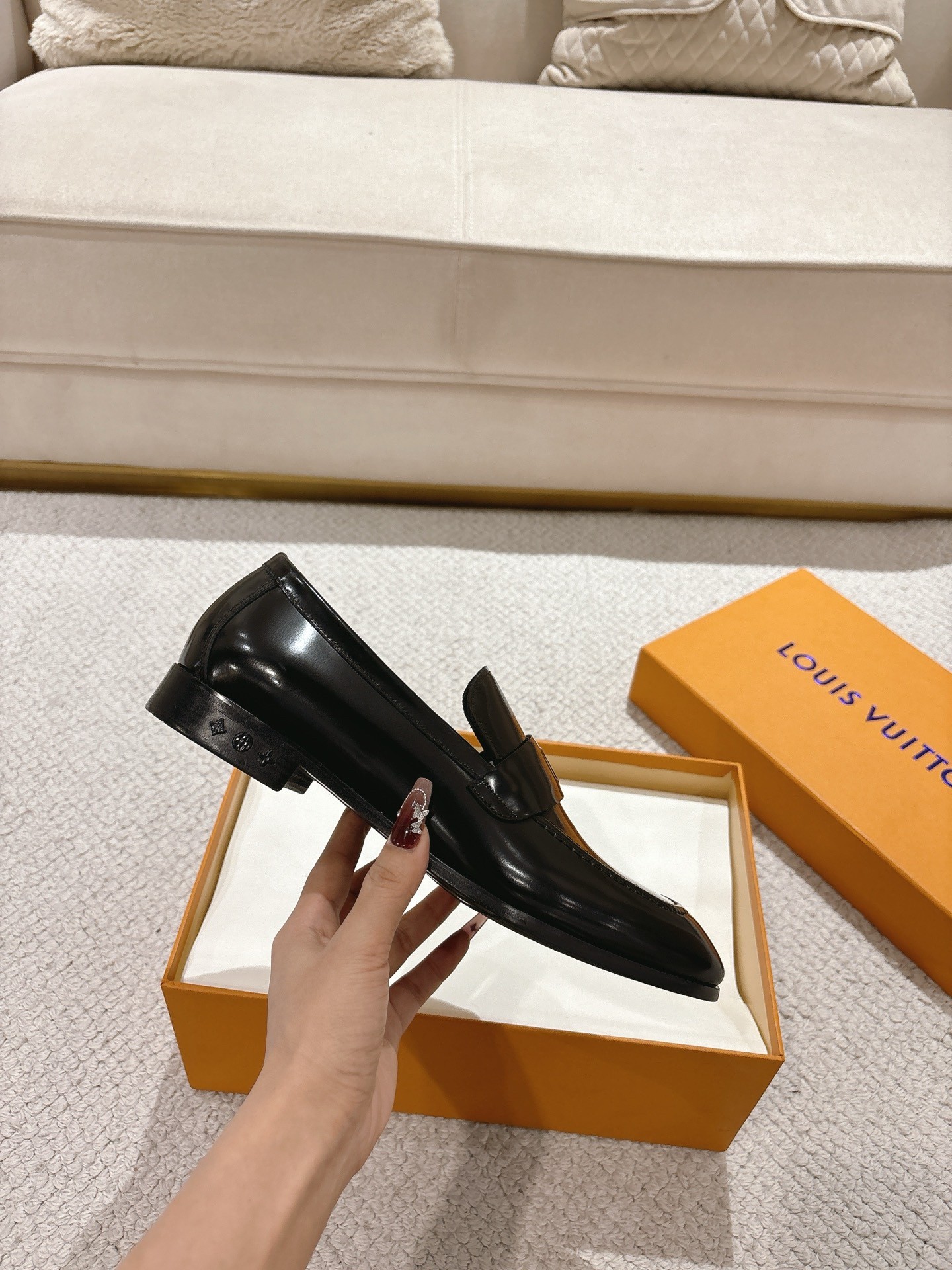 L X V Leather shoes detail 6