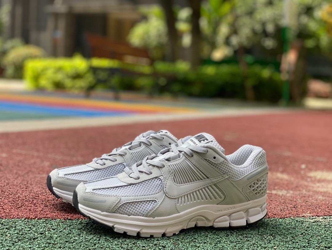 Zoom Vomero 5白灰 Nike Air Zoom Vomero 5防滑耐磨女款 低帮跑步鞋 bv1358-001