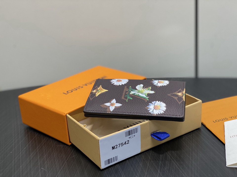 L X V Wallets(Multiple sizes) detail 12