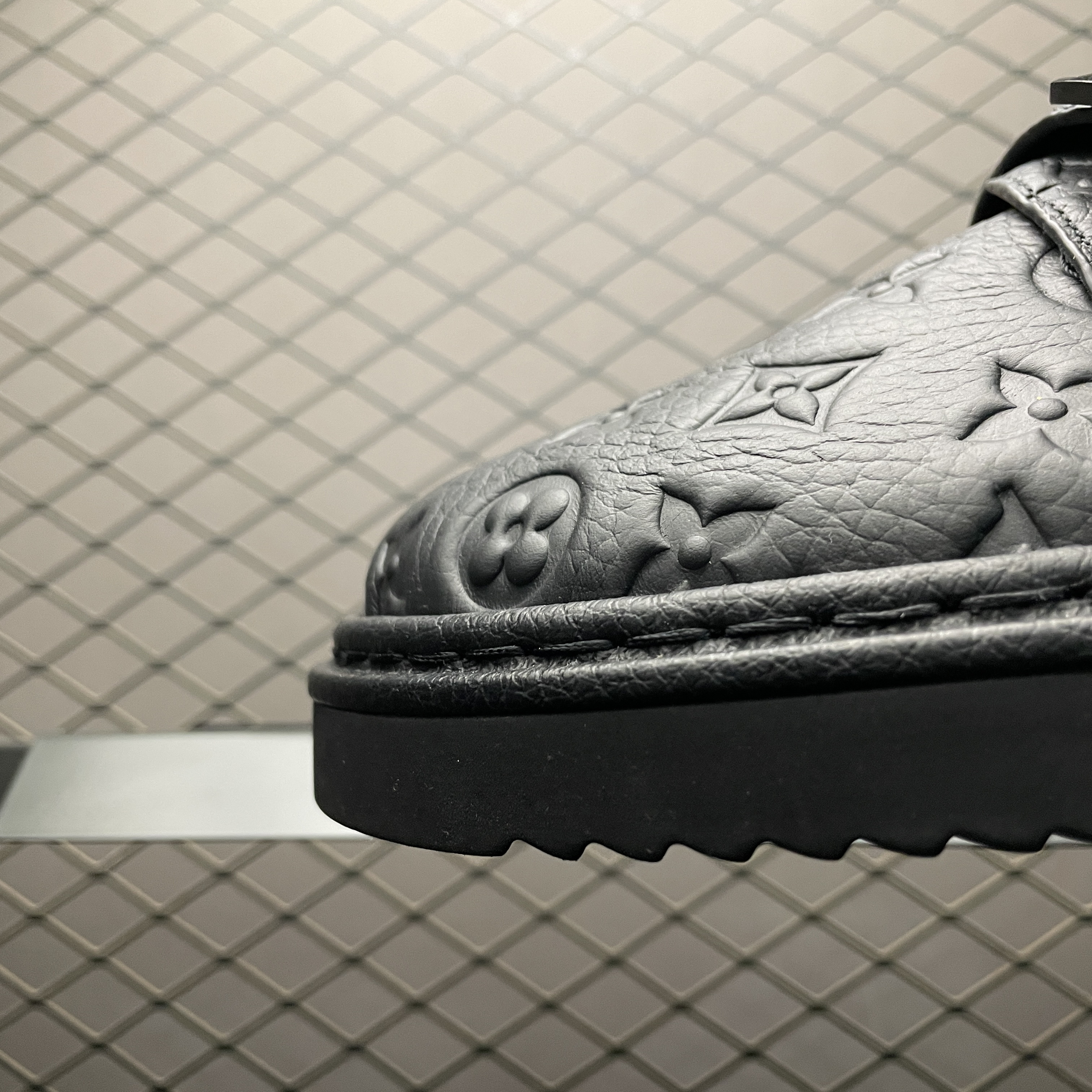 L X V Easy slippers detail 4