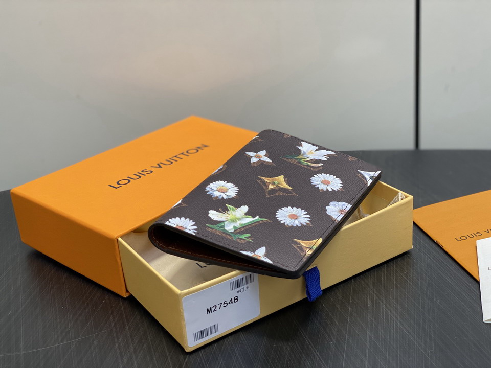 L X V Wallets(Multiple sizes) detail 20