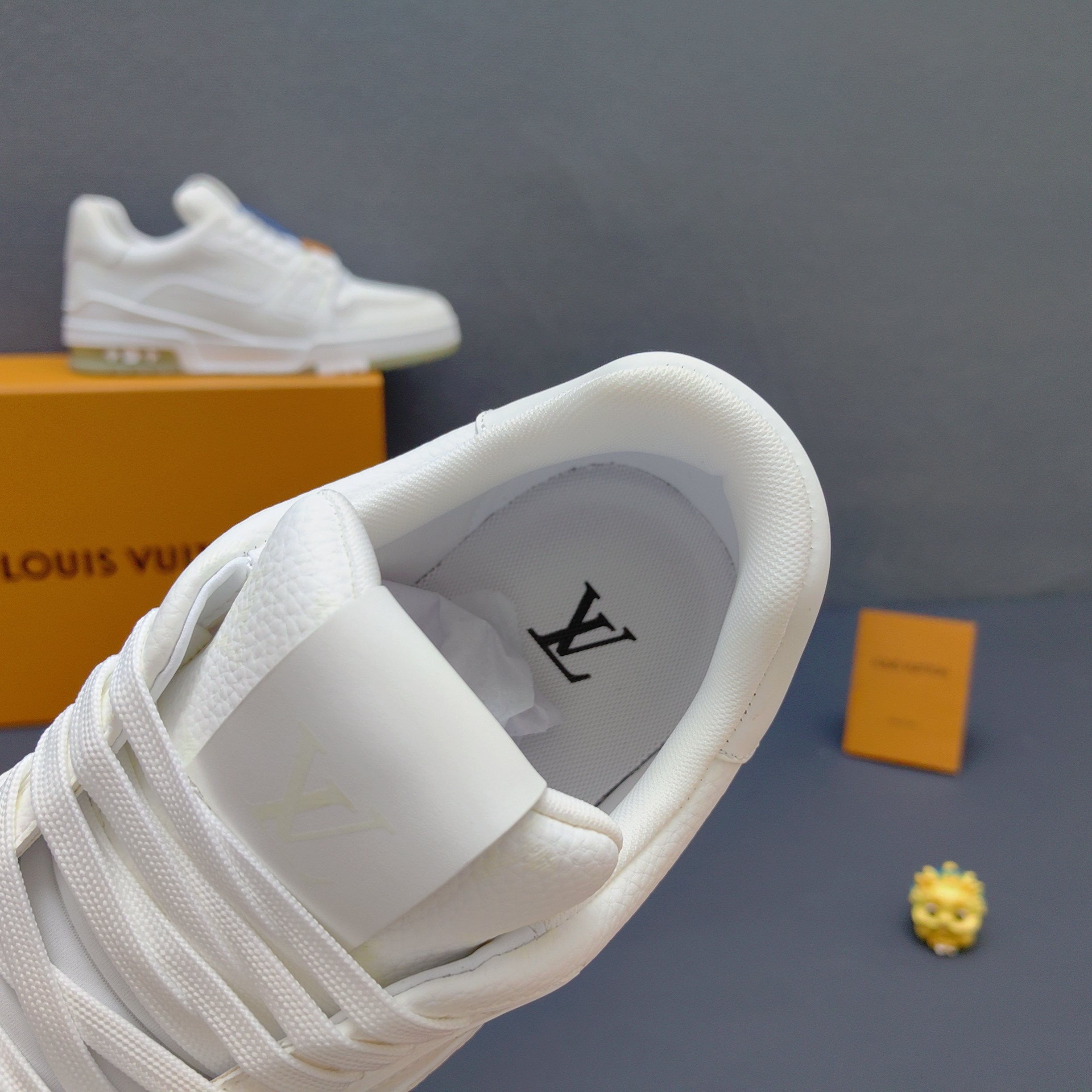 L X V TRAINER (Glow-in-the-dark effect)Sneaker 26SS detail 6