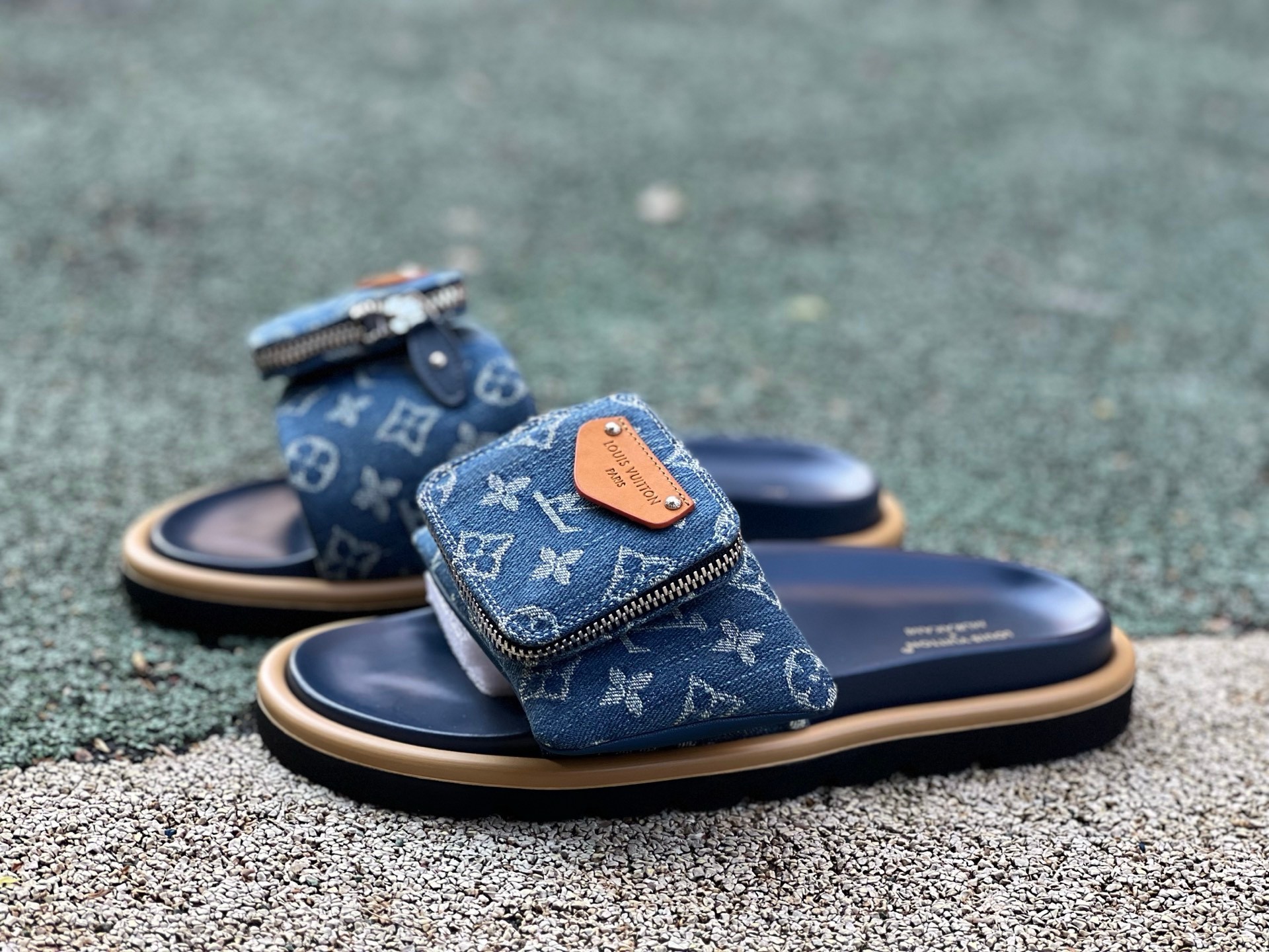 LOUIS VUITTON Pillow 一字拖鞋蓝色牛仔 尺码：35-45  32