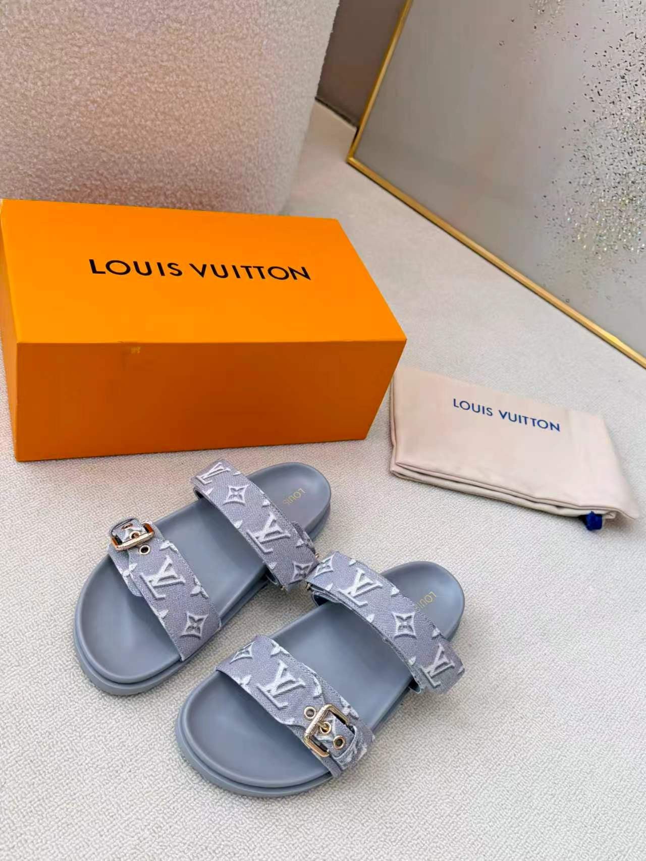 L X V SLIPPERS(Multiple colors) detail 2