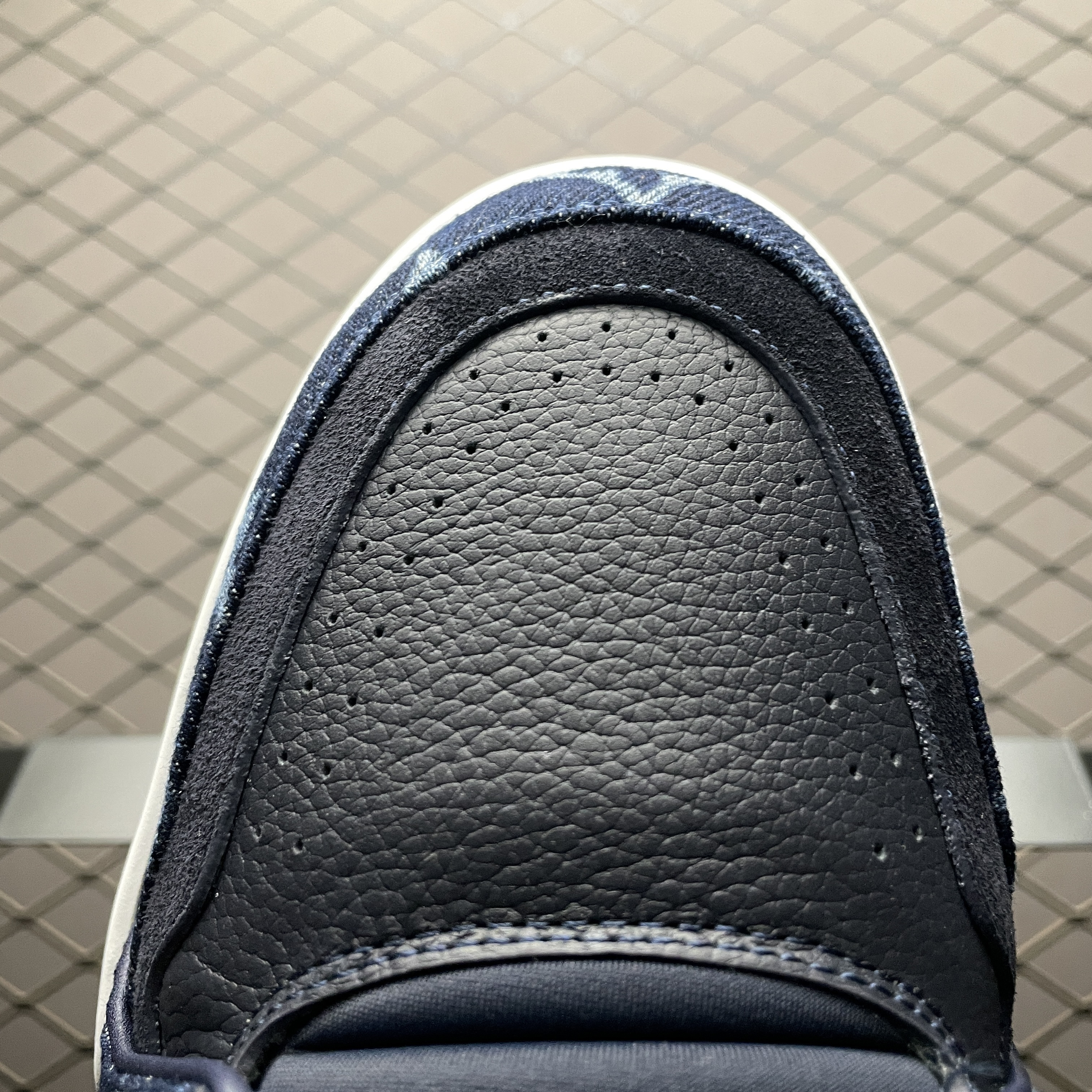 L X V TRAINER Sneaker detail 7