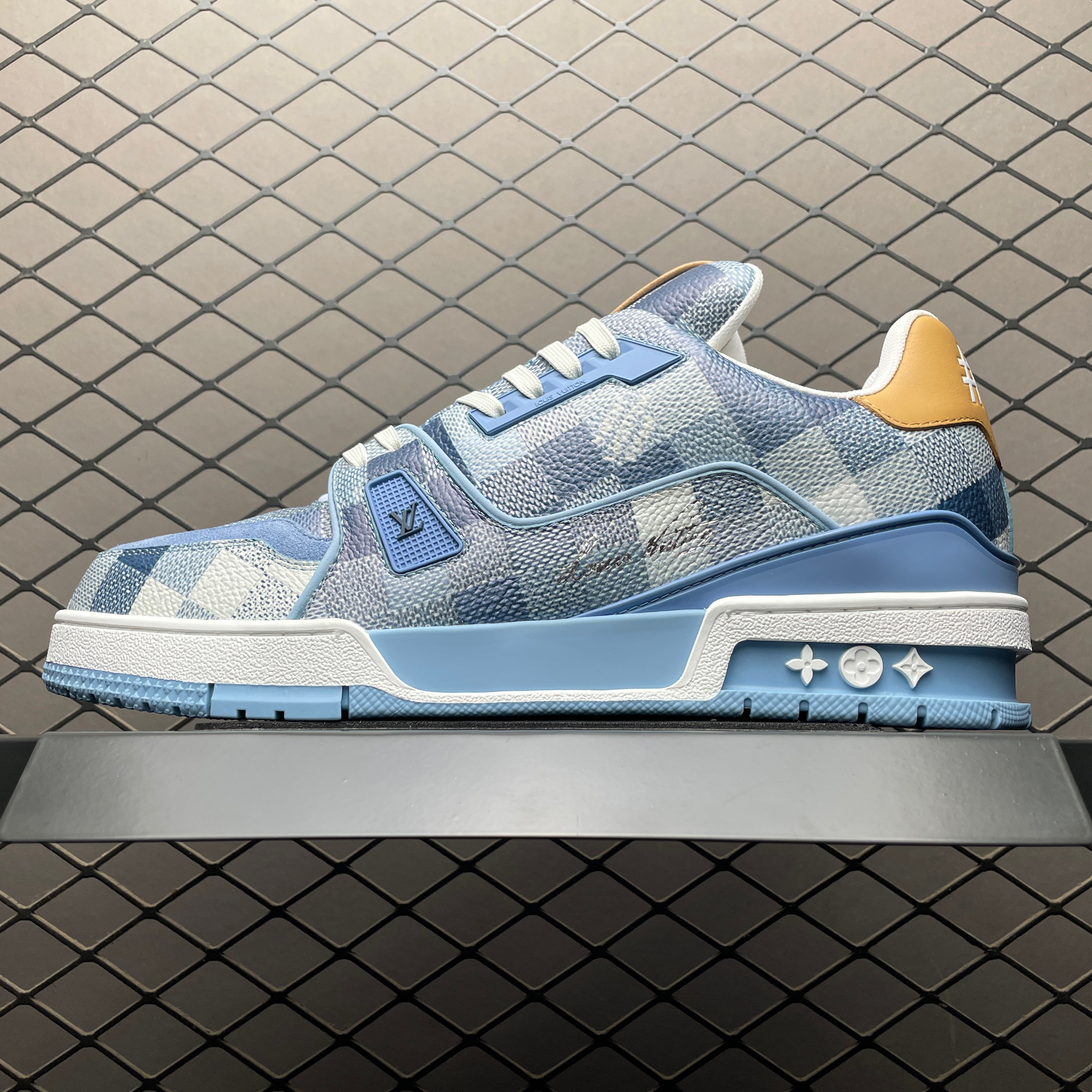 L X V 26ss TRAINER Sneakers