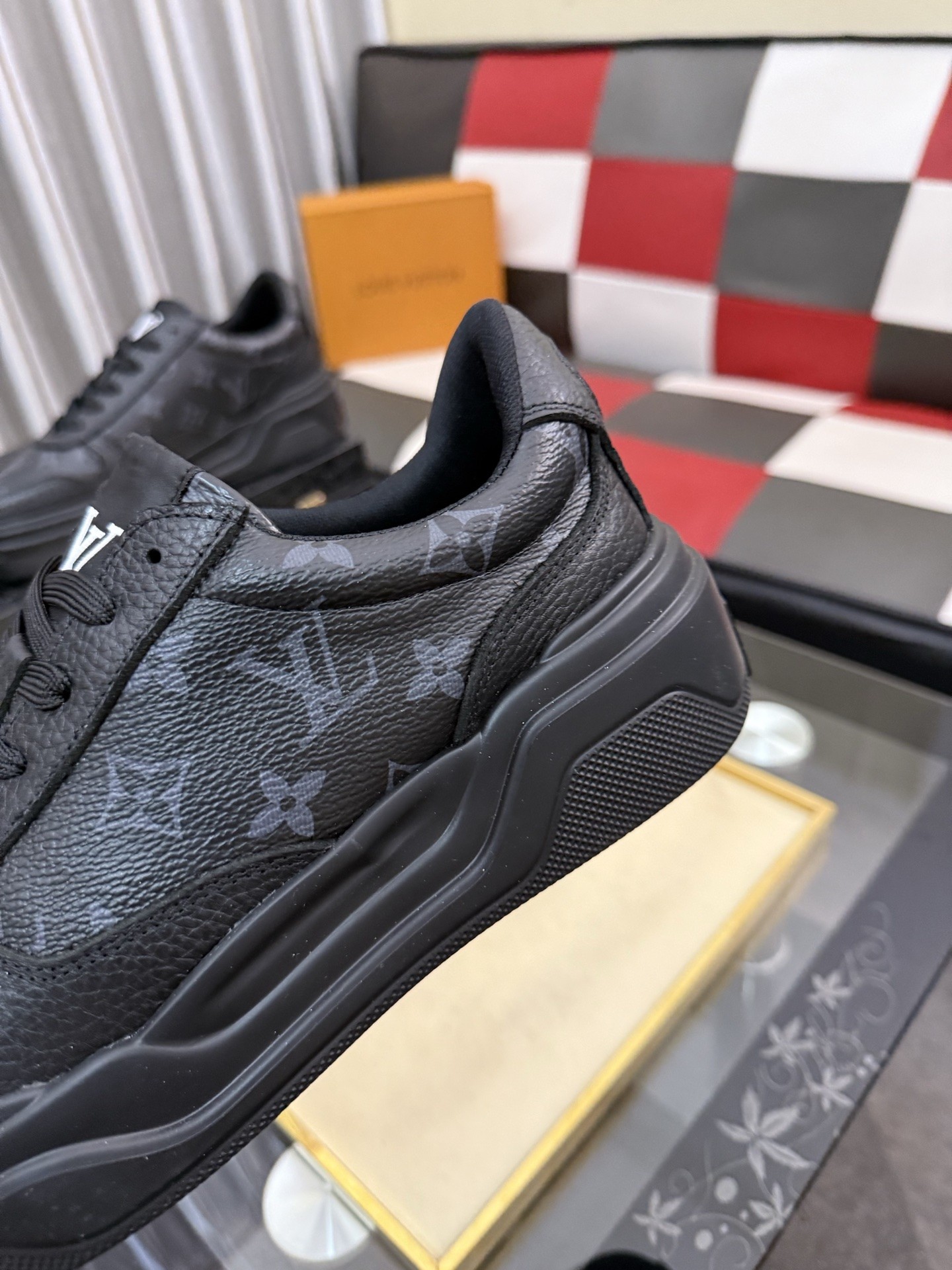 L X V Sneakers detail 7