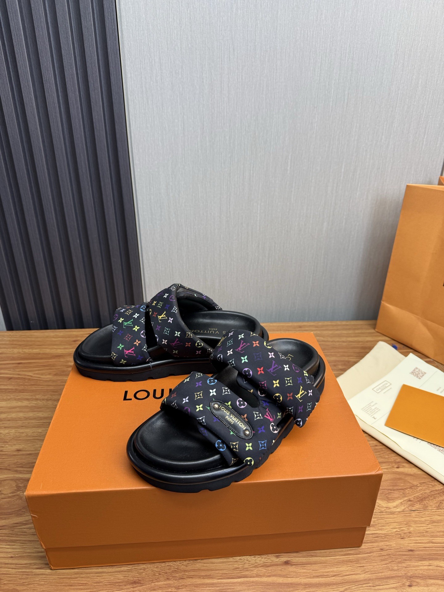 L X V SLIPPERS detail 2