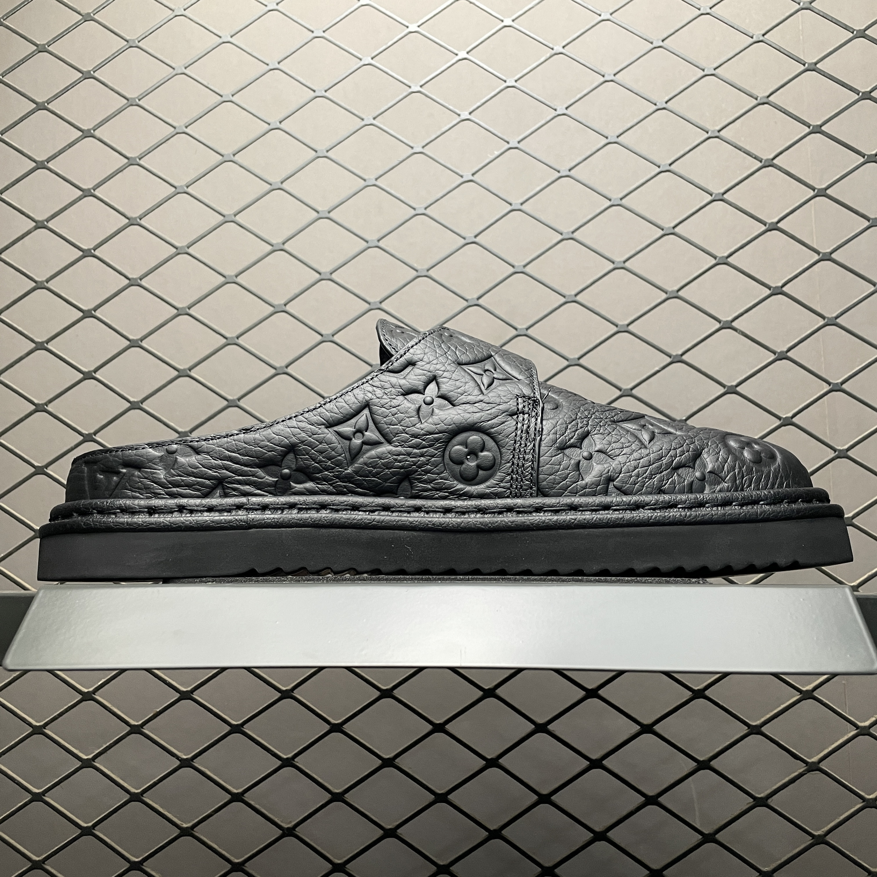 L X V Easy slippers detail 8