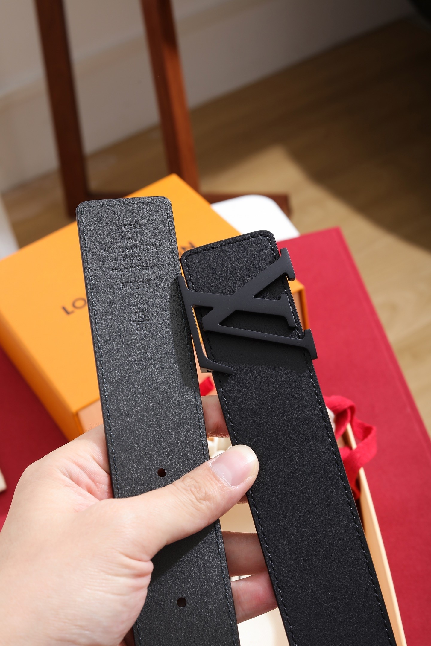 L X V Belt detail 6
