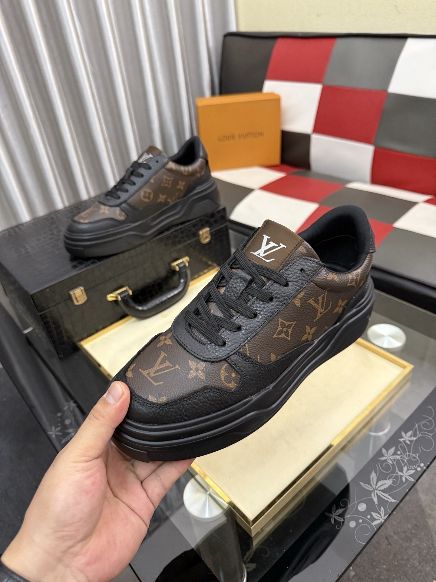 L X V Sneakers detail 5