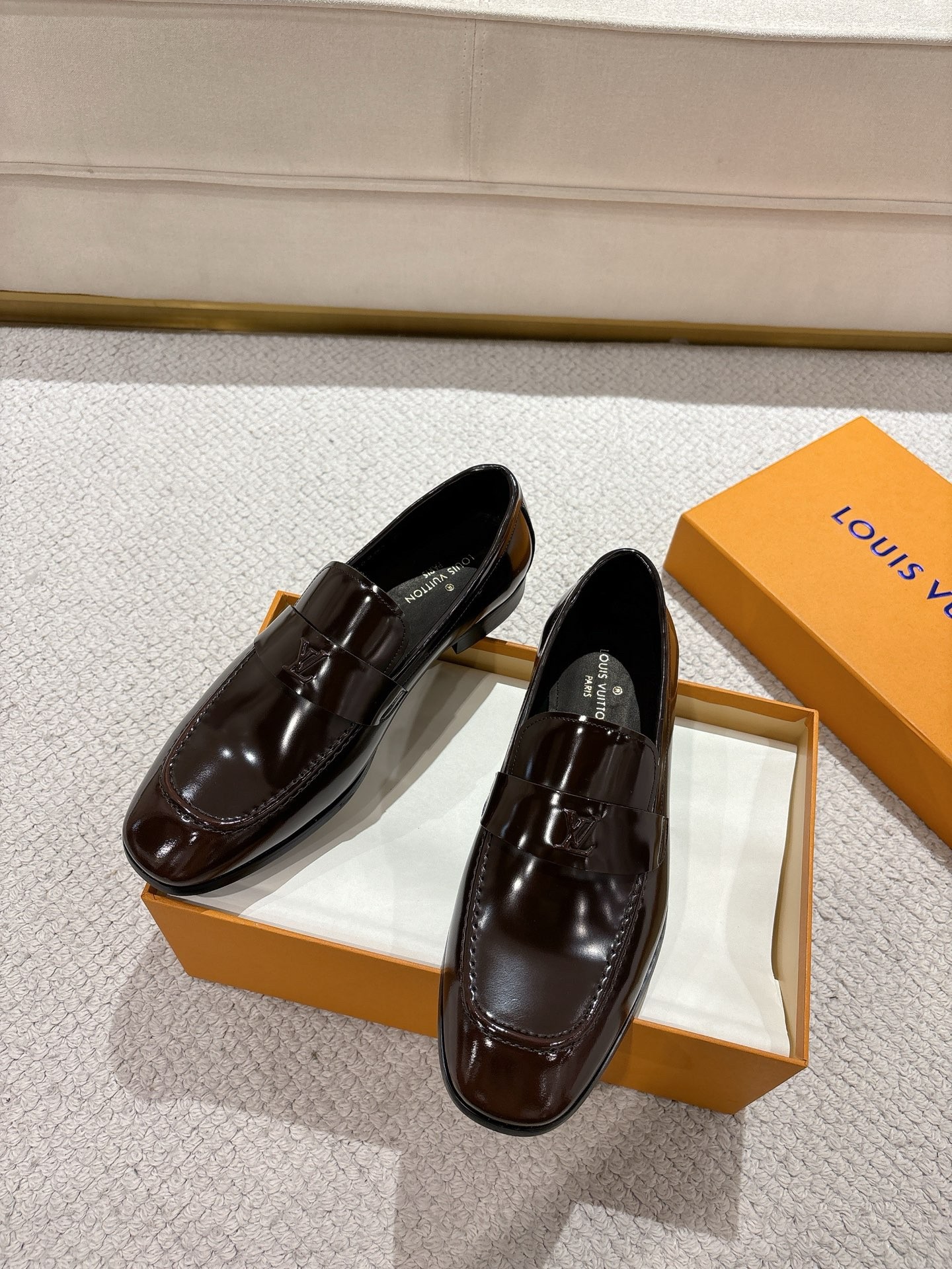L X V Leather shoes detail 2