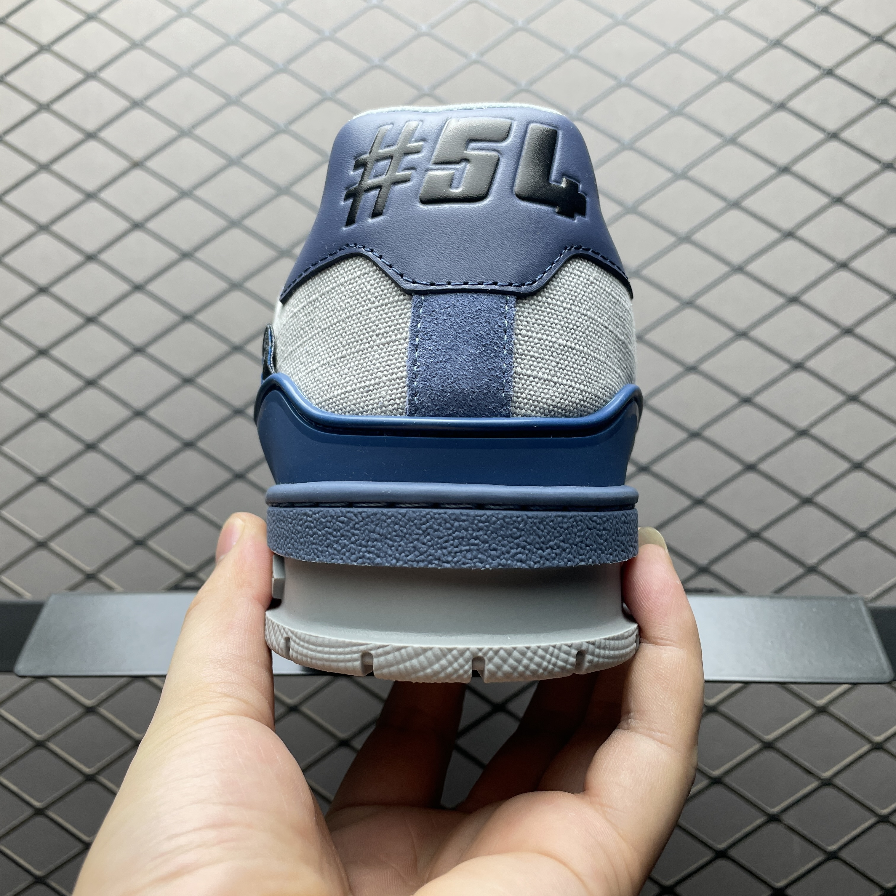 L X V TRAINER Sneaker detail 2