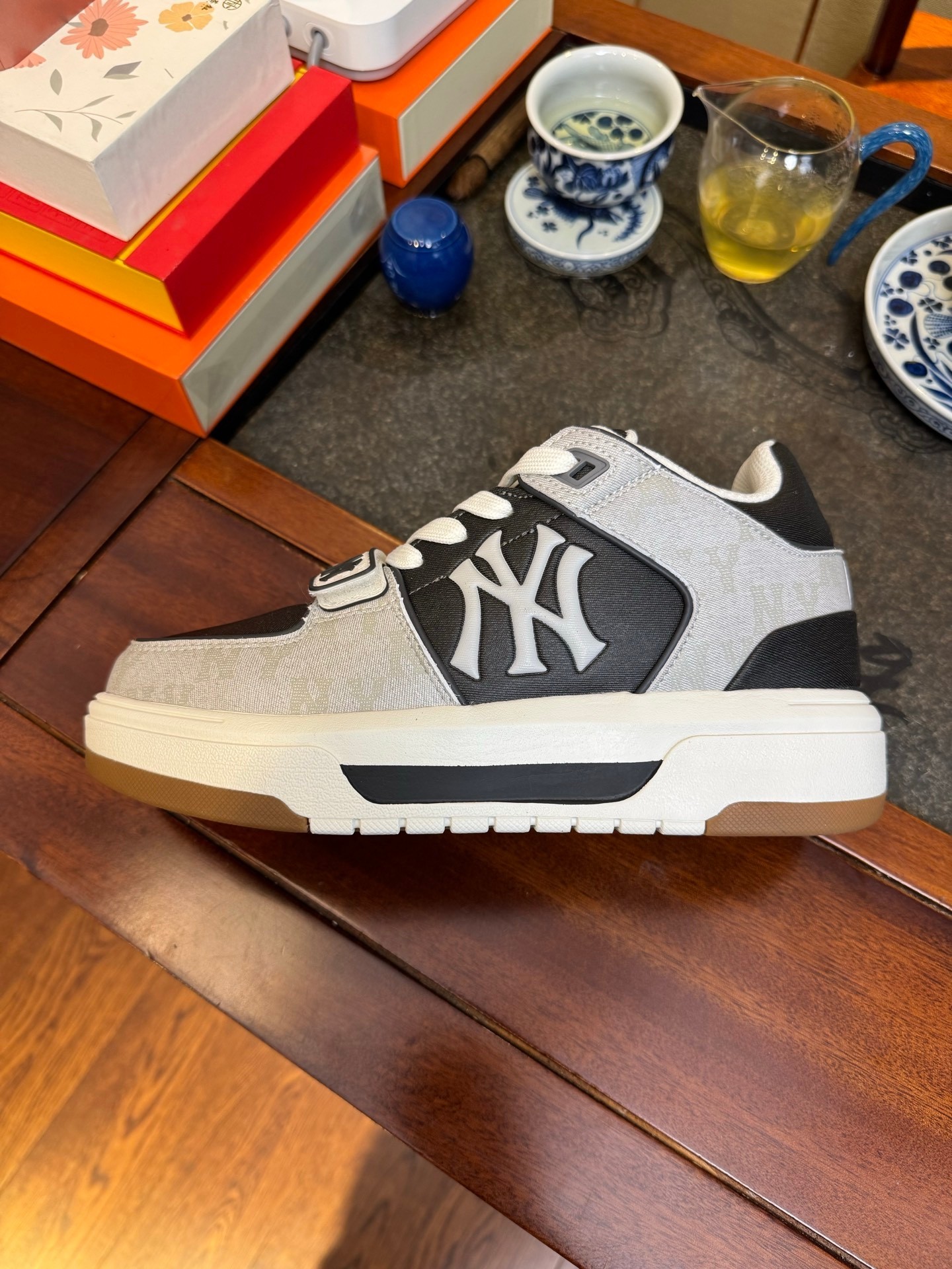 MLB白灰 黑灰  Chunky Liner Basic MID 中帮魔术贴 灰白 MLB Chunky Liner Basic MID 中帮魔术贴 灰白 增高