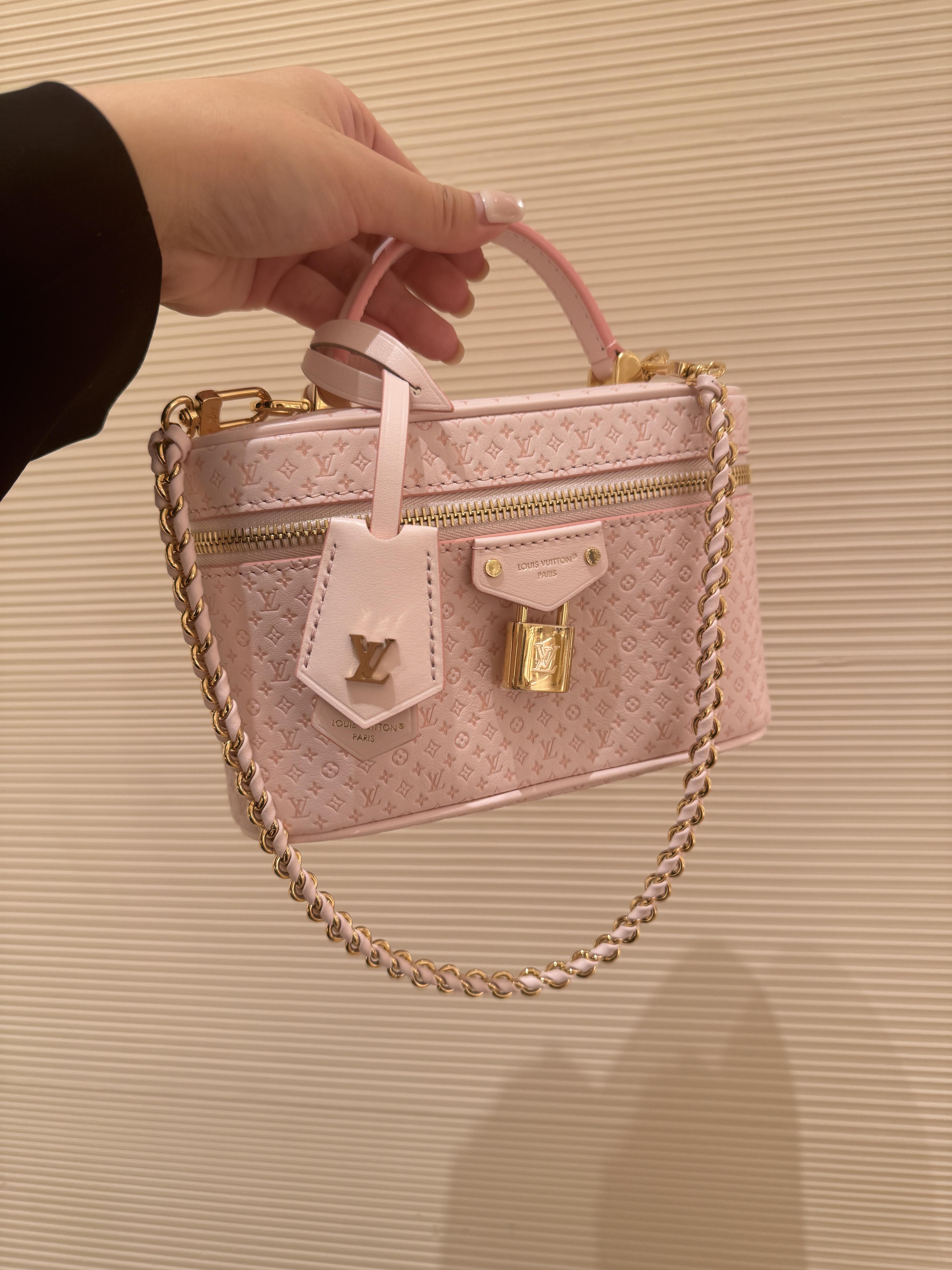 L X V Vanity Chain Pouch M47125 detail 3