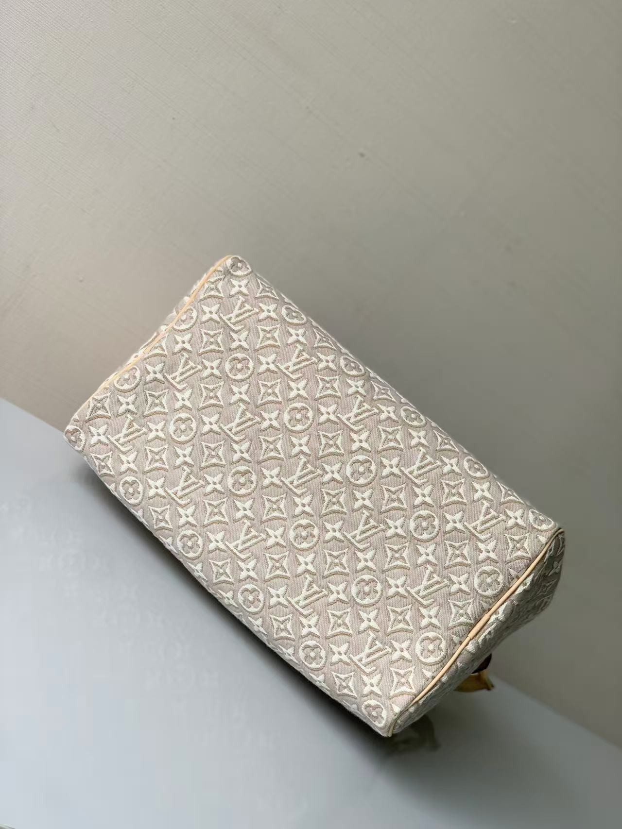 L X V Speedy soft 30 M28479 21x17x30cm detail 4