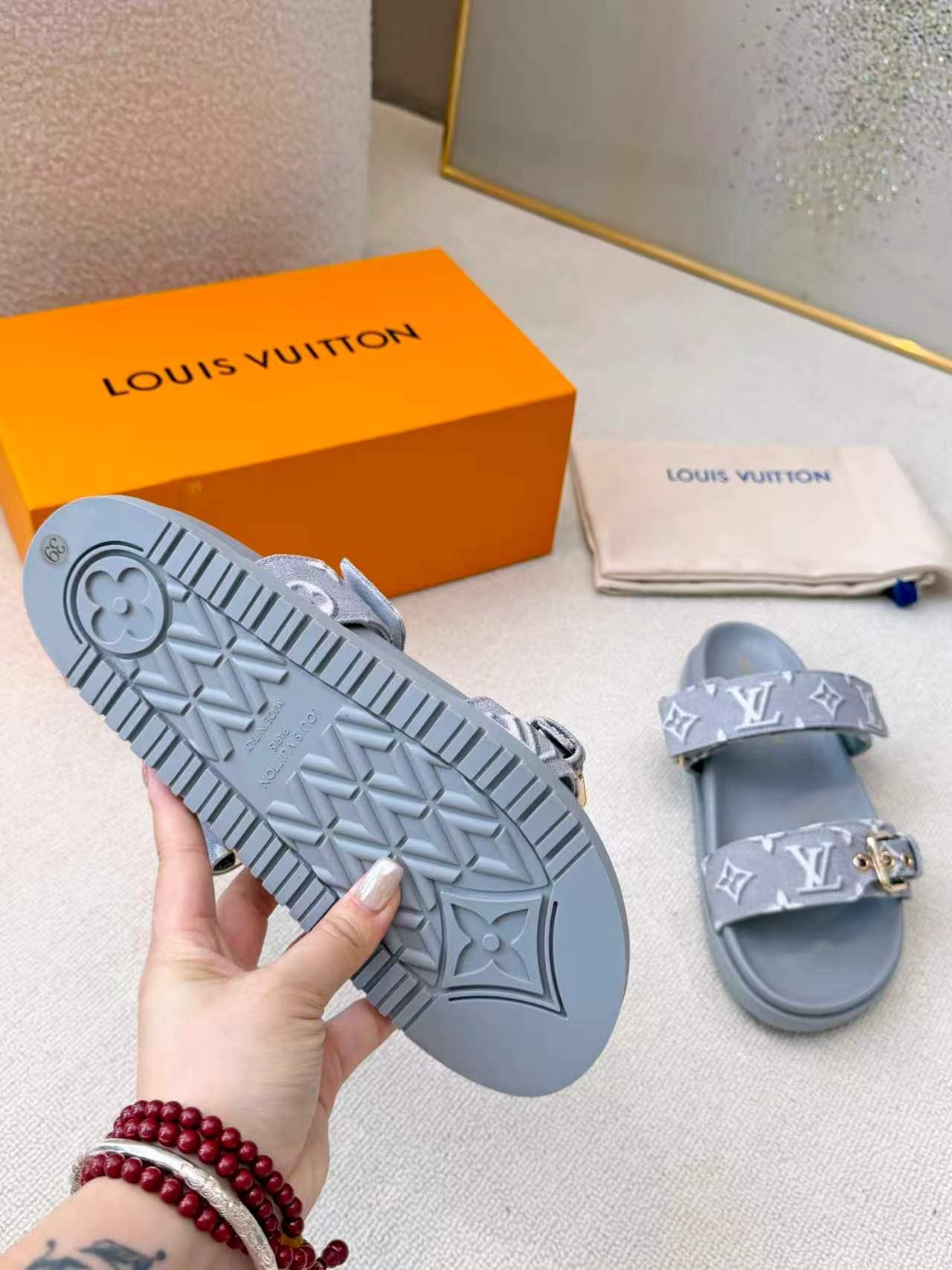 L X V SLIPPERS(Multiple colors) detail 5