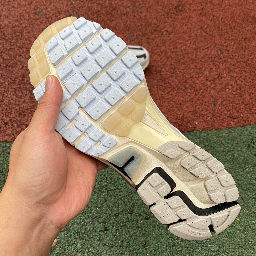 Nike Zoom Vomero 5白黑荧光低帮运动跑步鞋FN7649-110