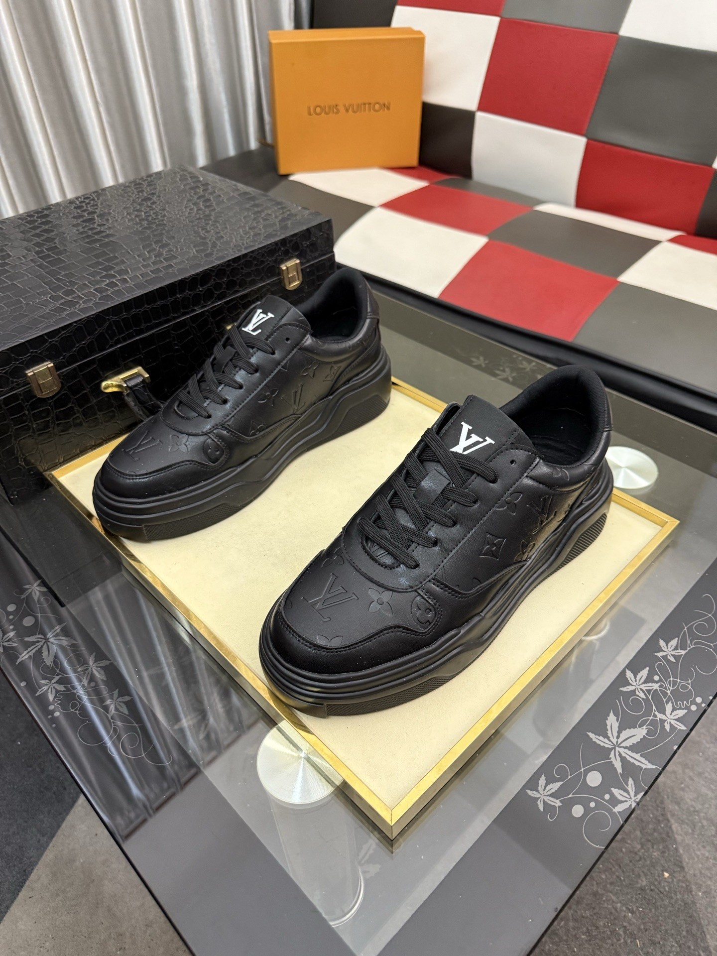 L X V Sneakers