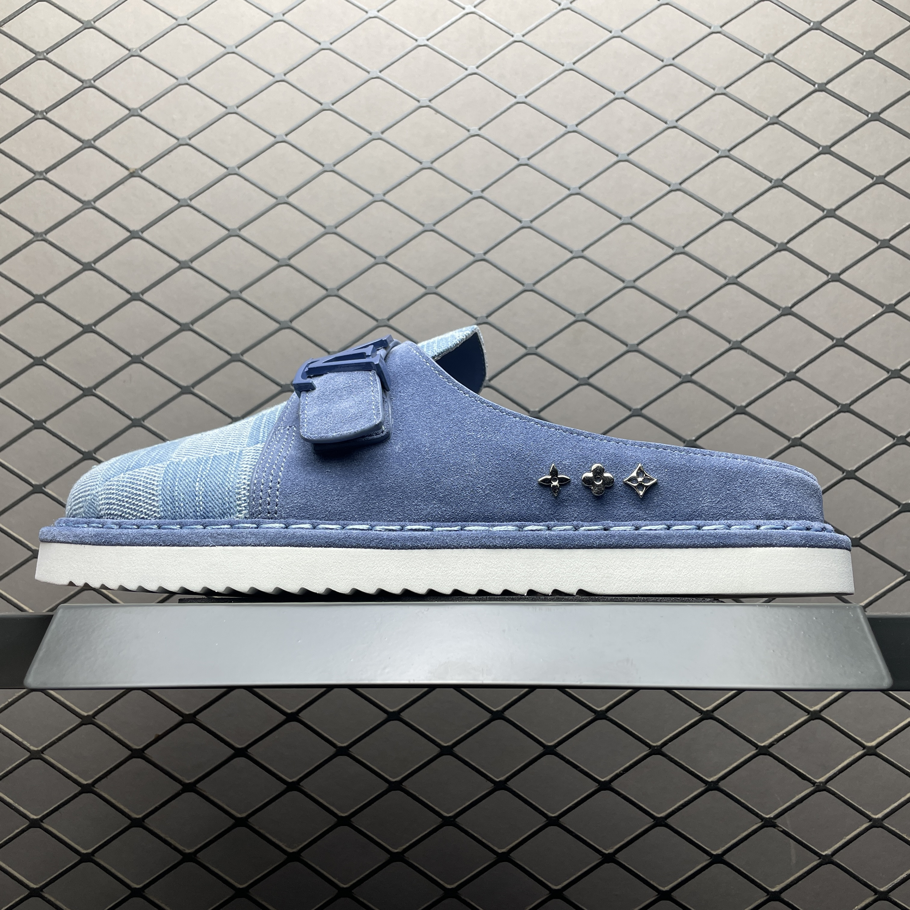 L X V Easy slippers