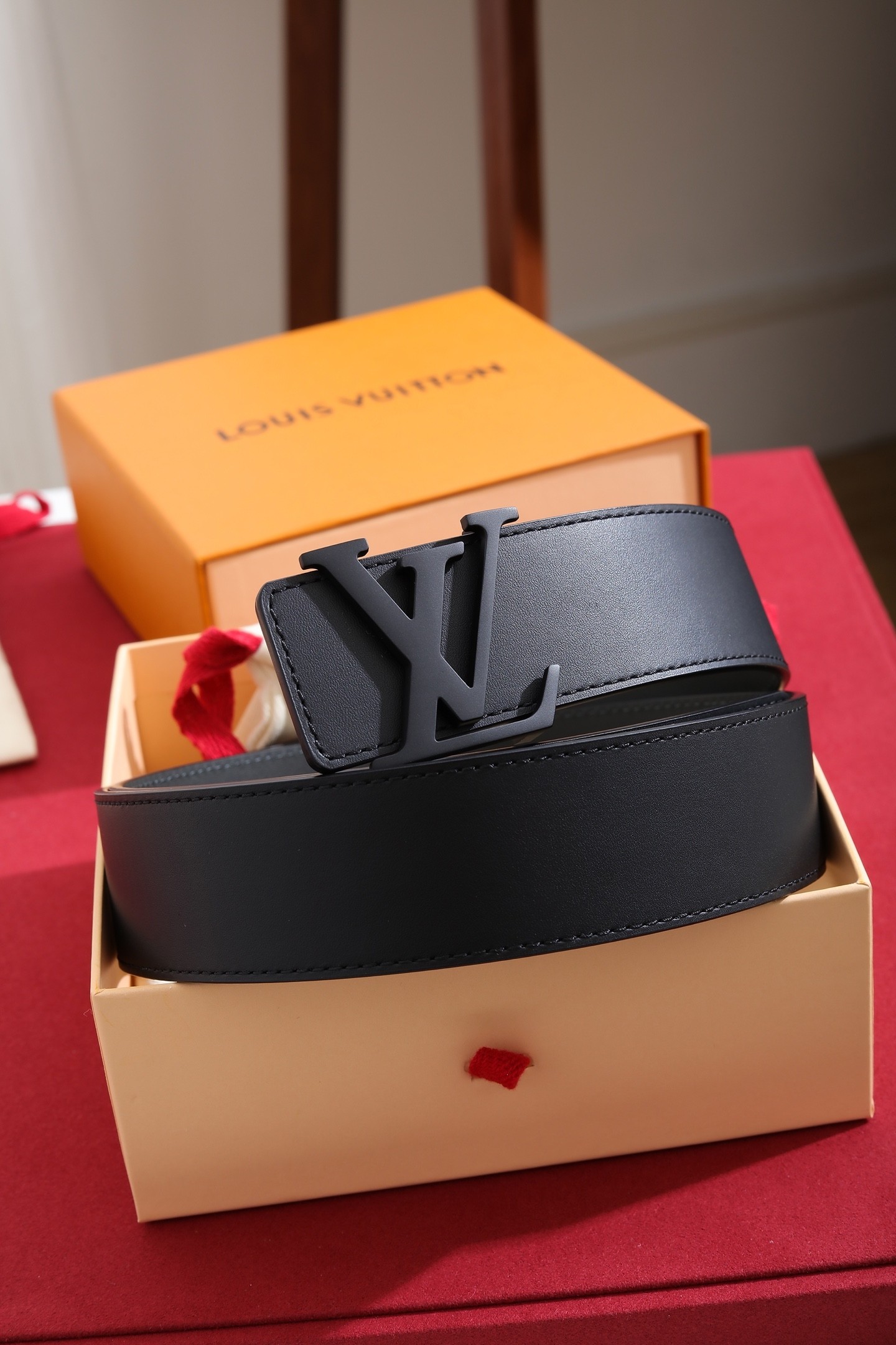 L X V Belt detail 2