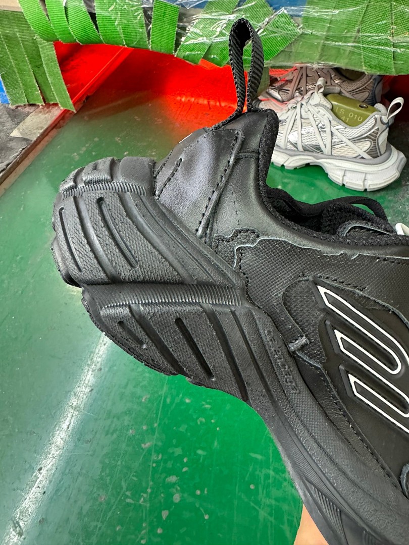 巴黎世家 Monday 黑色 vg纯原版 VG版 Balenciaga Monday 巴黎世家牛皮革圆头系带低帮生活休闲鞋 跑鞋WDTSC1000