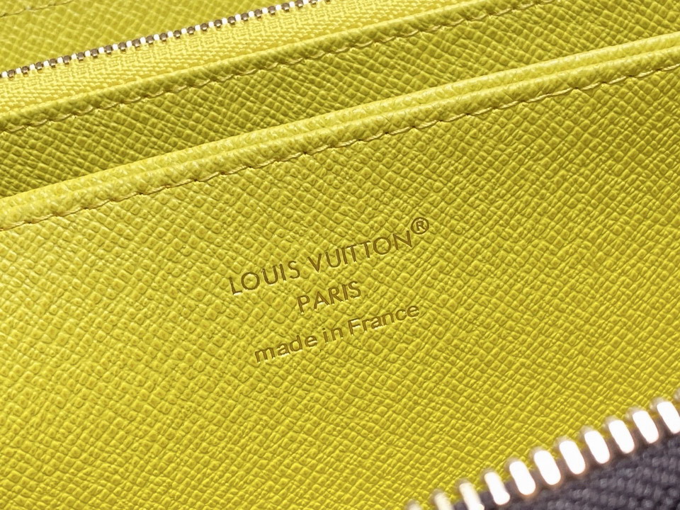 L X V Wallets(Multiple colors) detail 9