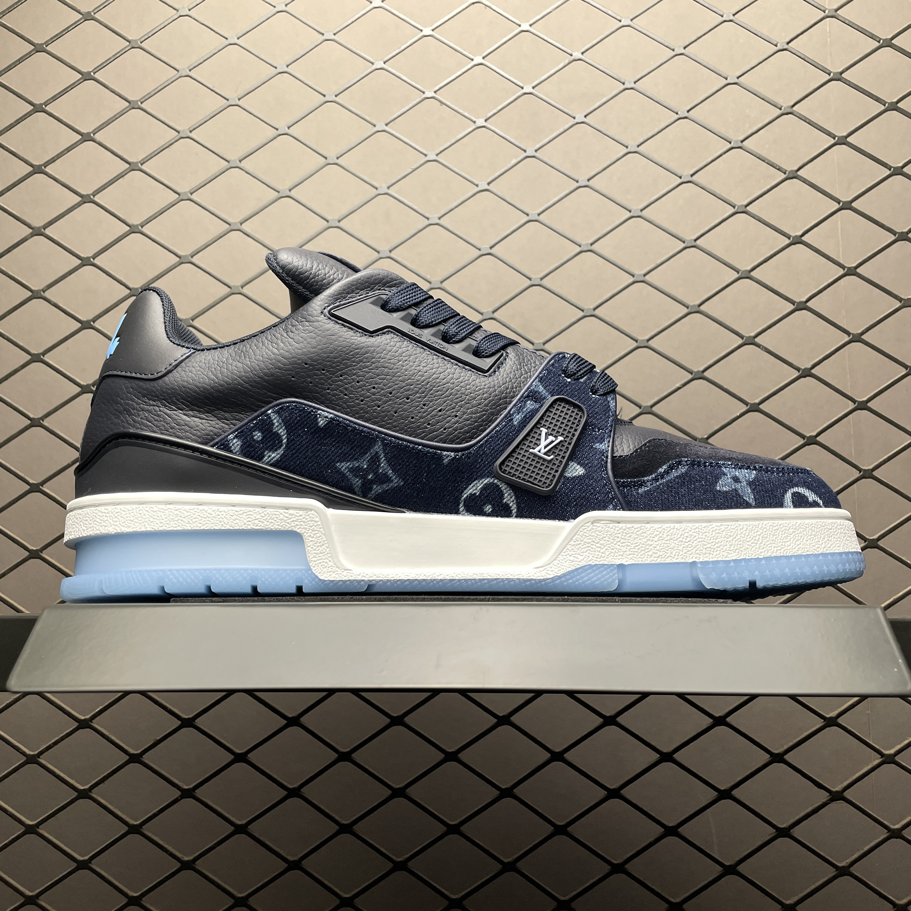 L X V TRAINER Sneaker detail 3