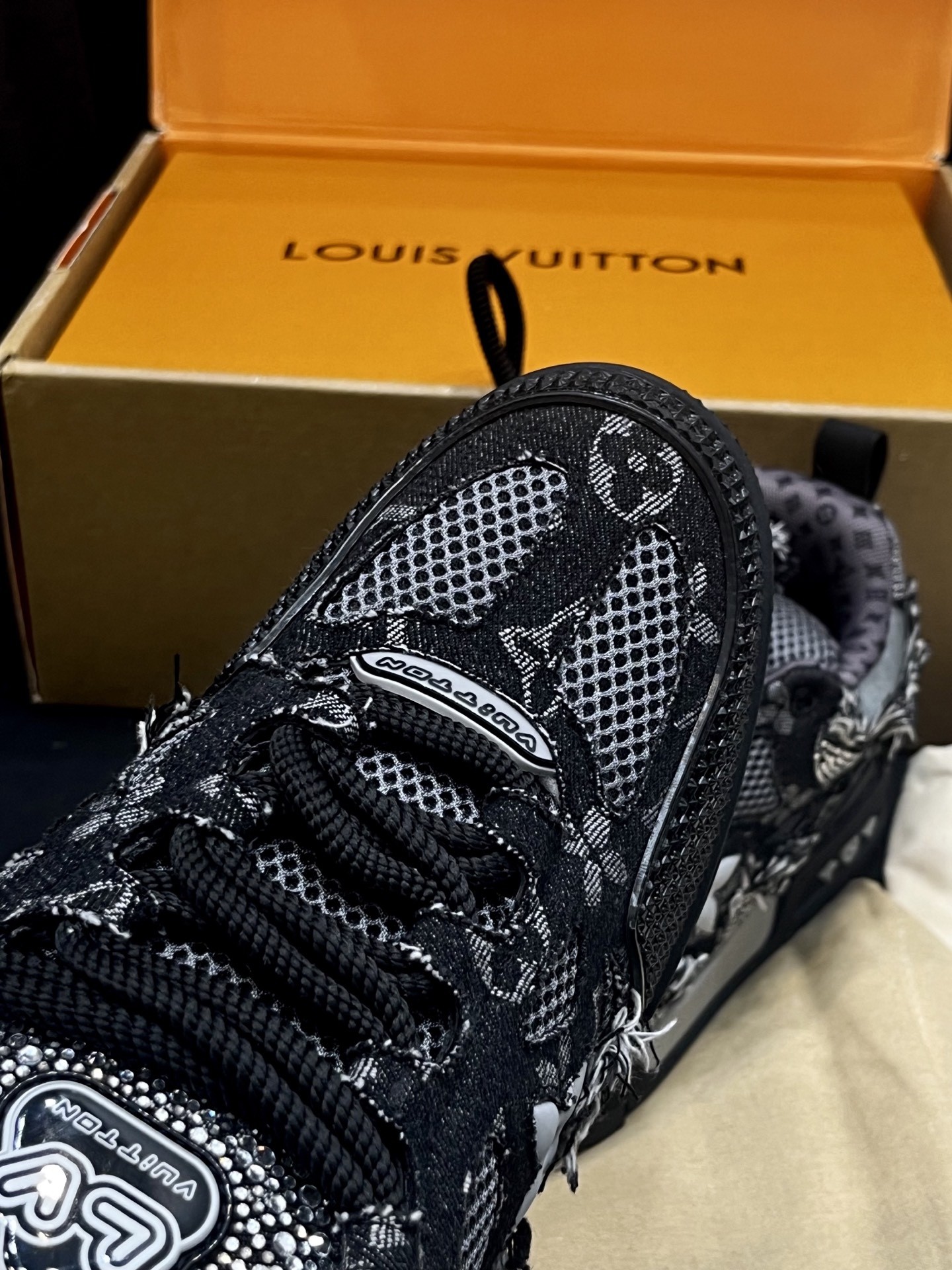 L X V SKATE sneakers detail 5