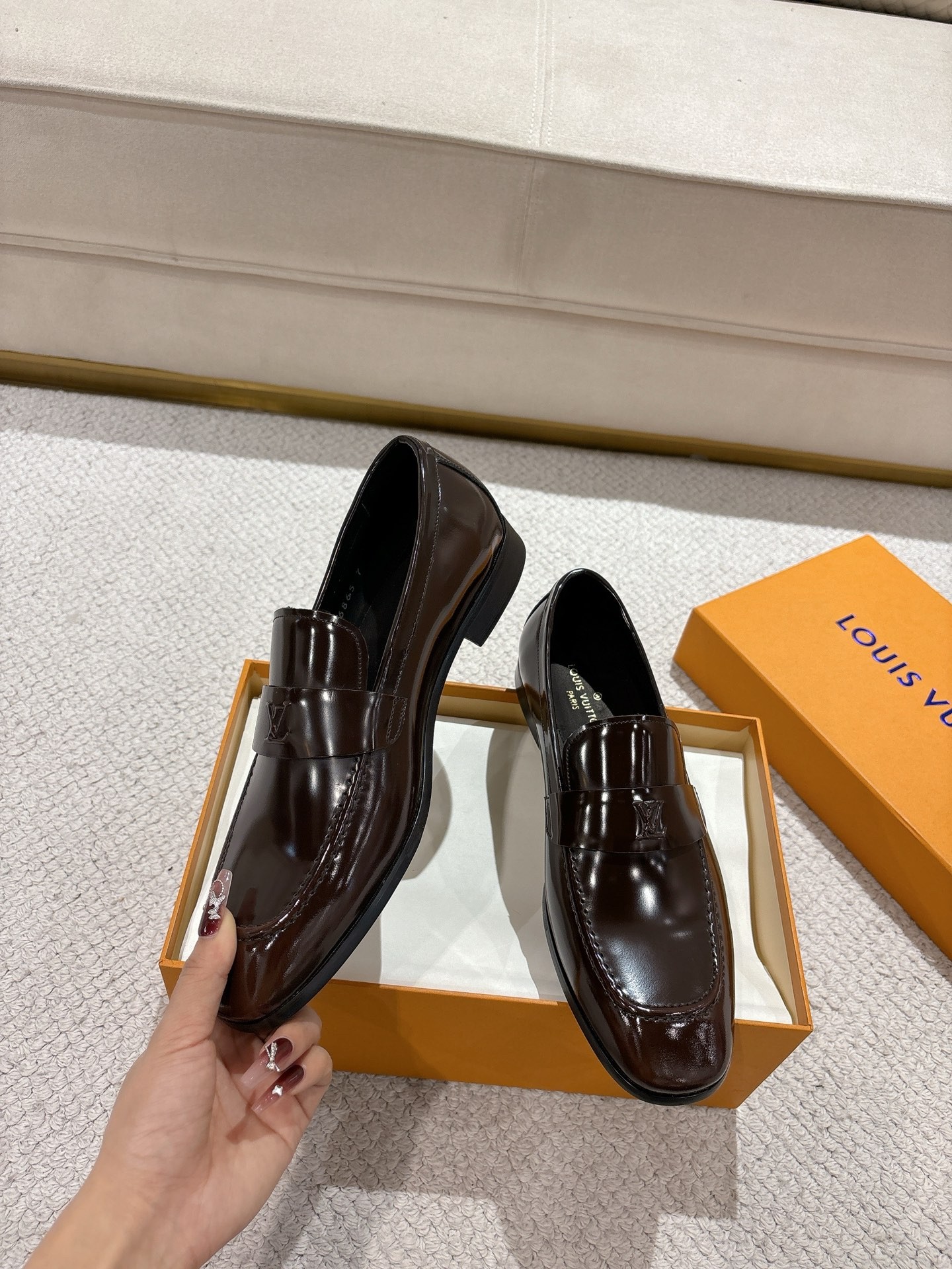 L X V Leather shoes detail 4