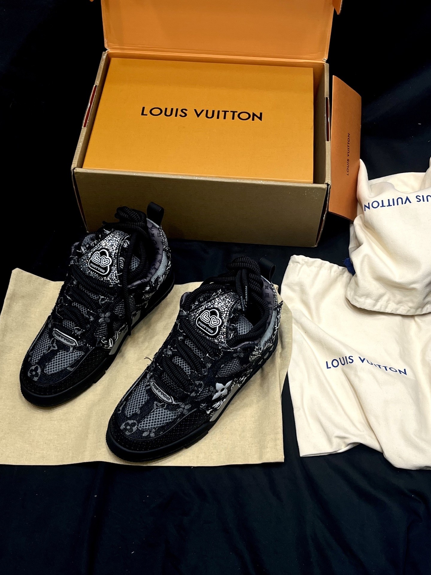 L X V SKATE sneakers detail 2