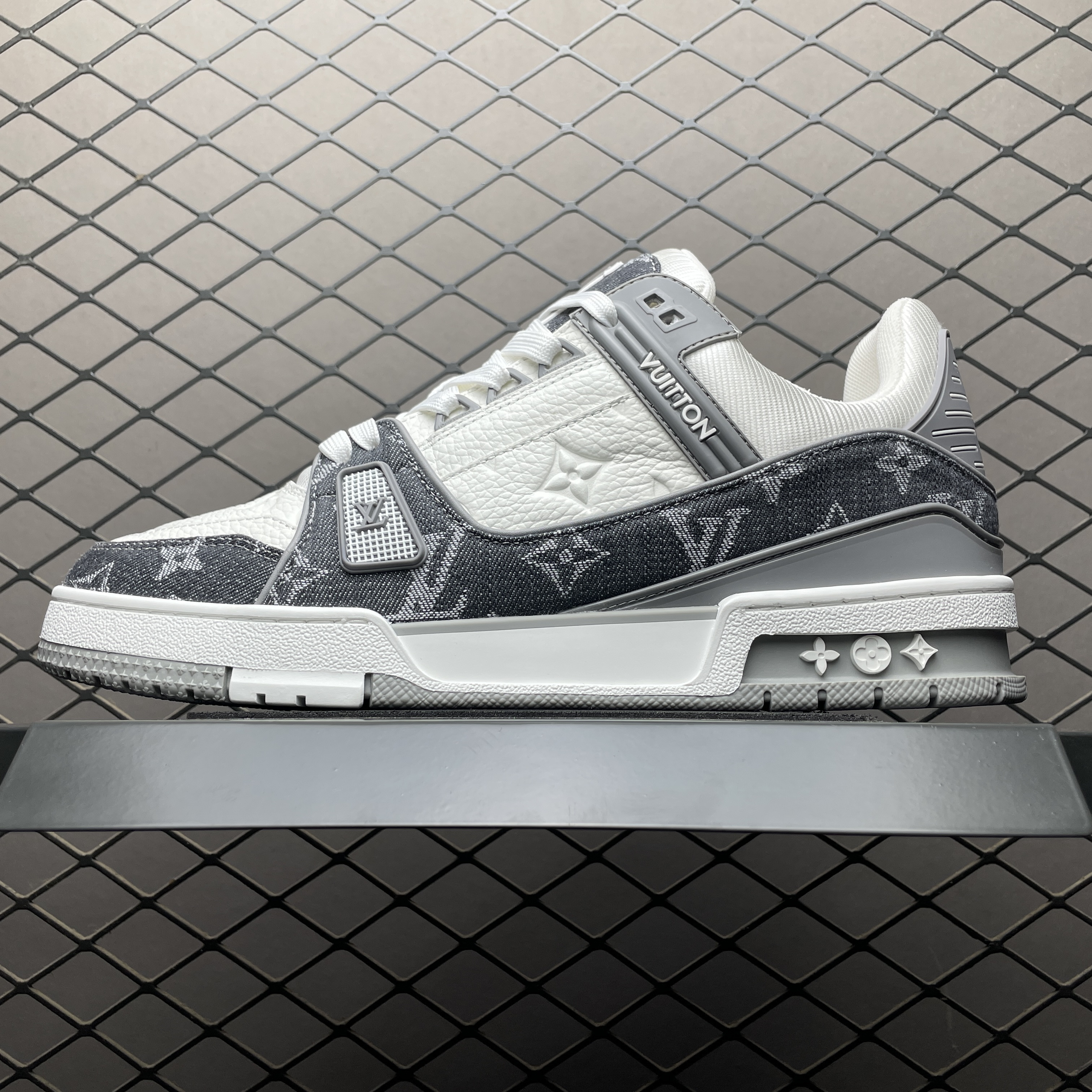 L X V TRAINER Sneakers