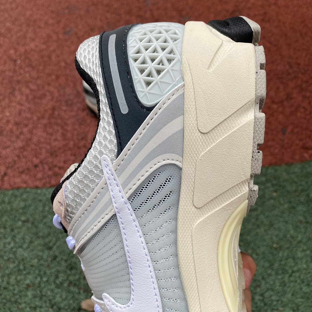 Nike Zoom Vomero 5白黑荧光低帮运动跑步鞋FN7649-110