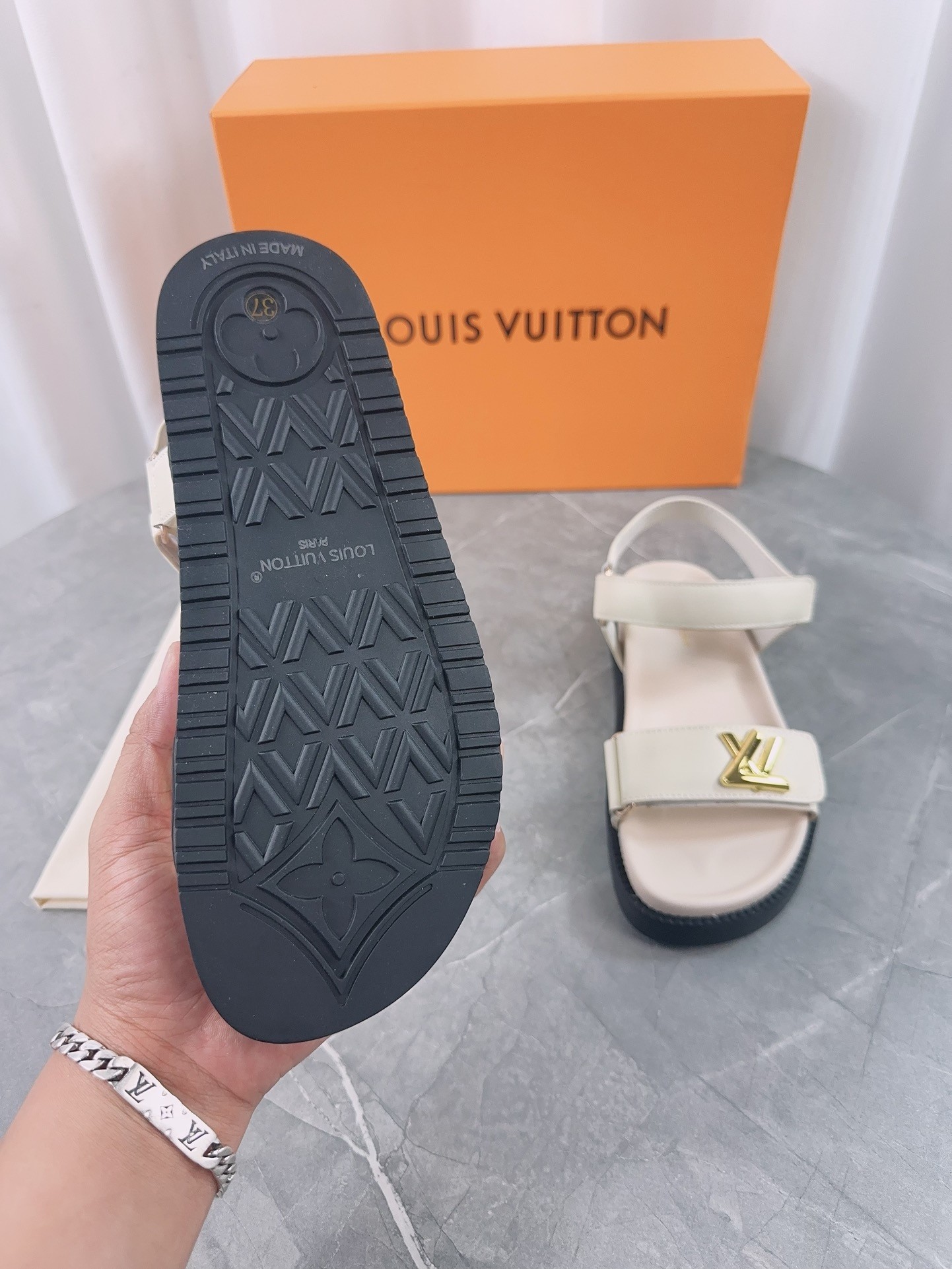 L X V SLIPPERS(Multiple colors) detail 15