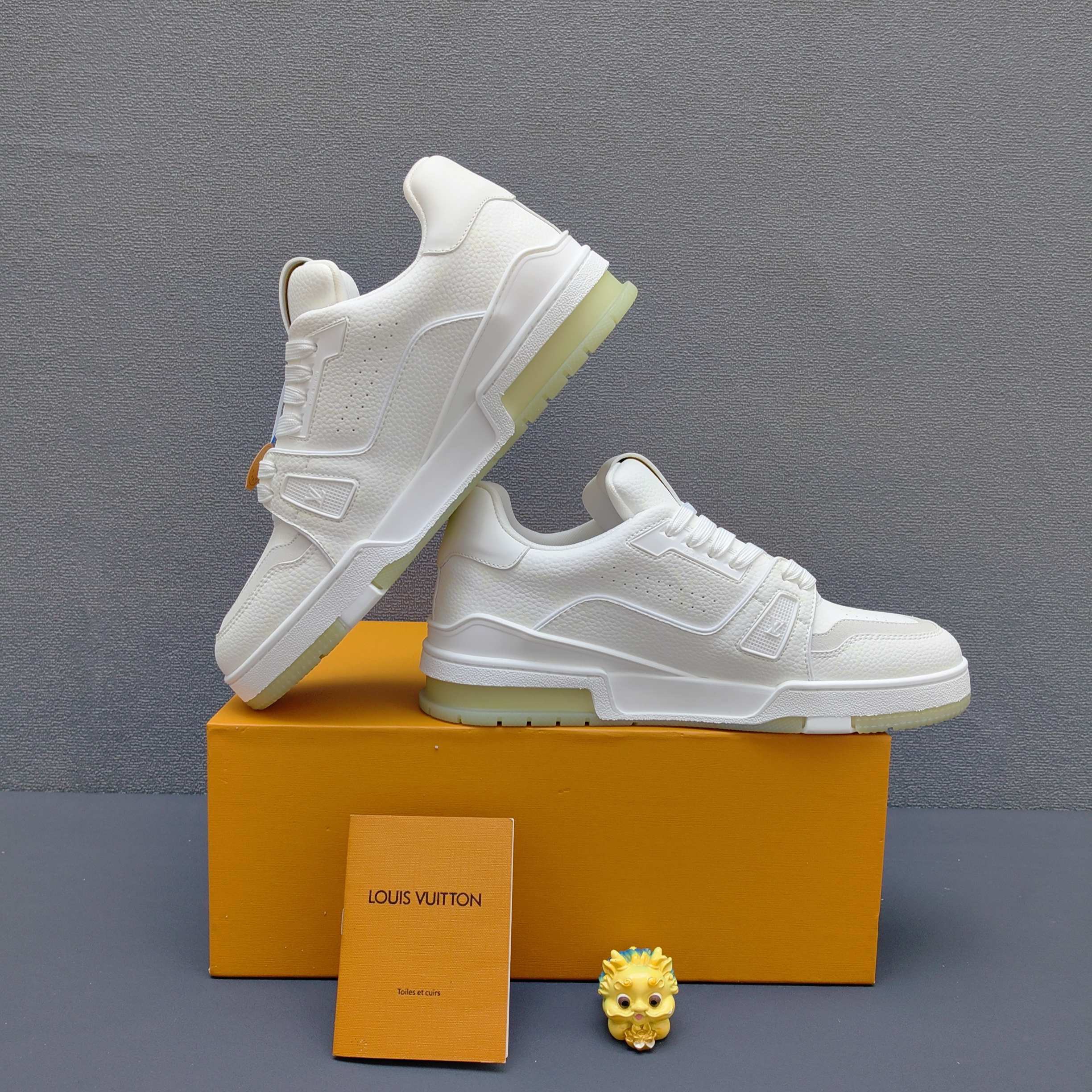 L X V TRAINER (Glow-in-the-dark effect)Sneaker 26SS detail 21