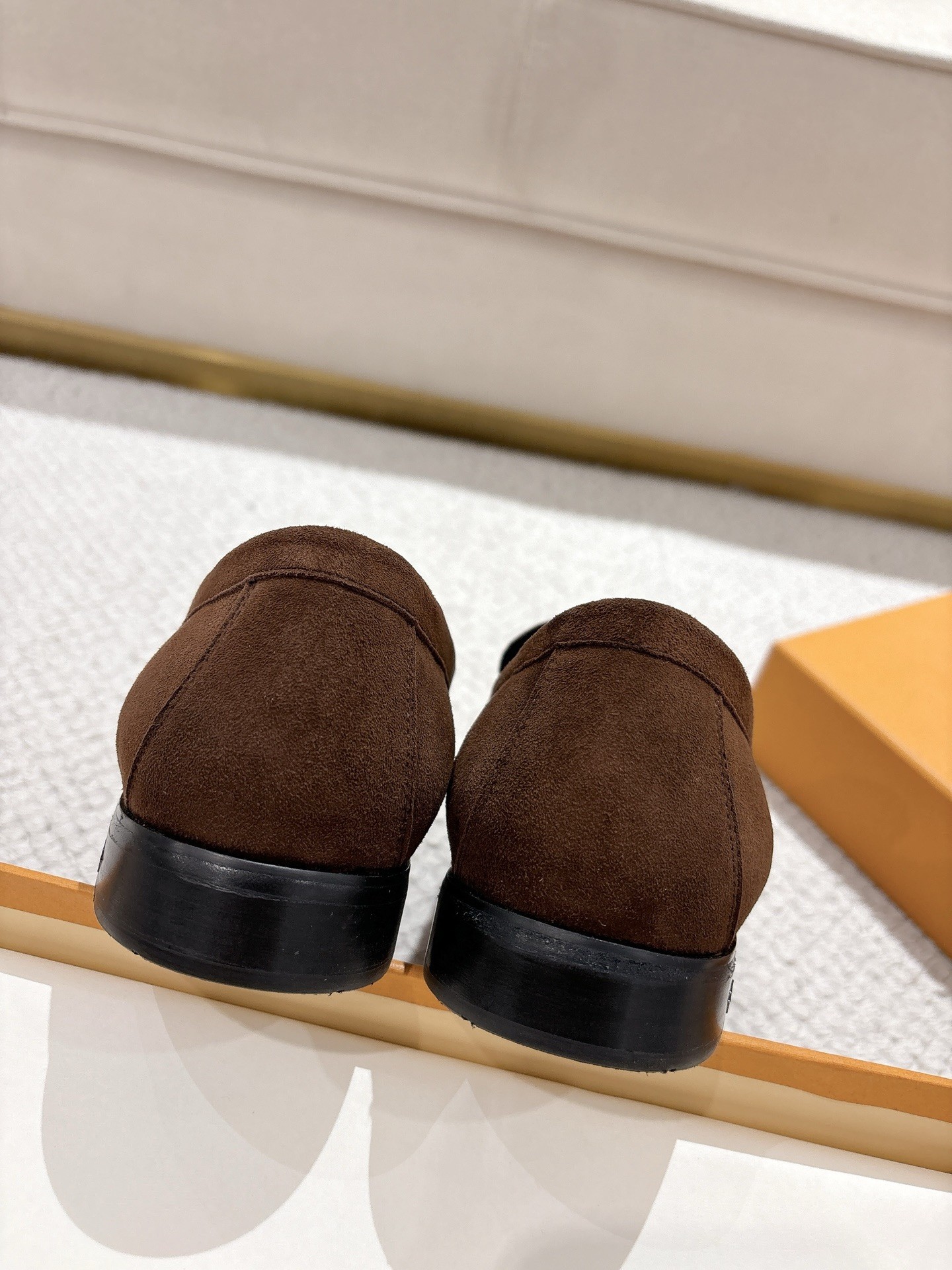 L X V Leather shoes detail 9