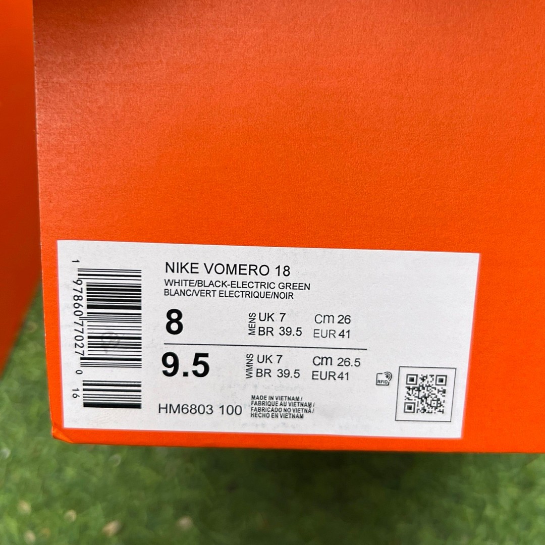 Nike跑步鞋 VOMERO18白绿 马拉松 Nike耐克 VOMERO18夏季新款网面气垫透气缓震运动跑步鞋hm6803-100