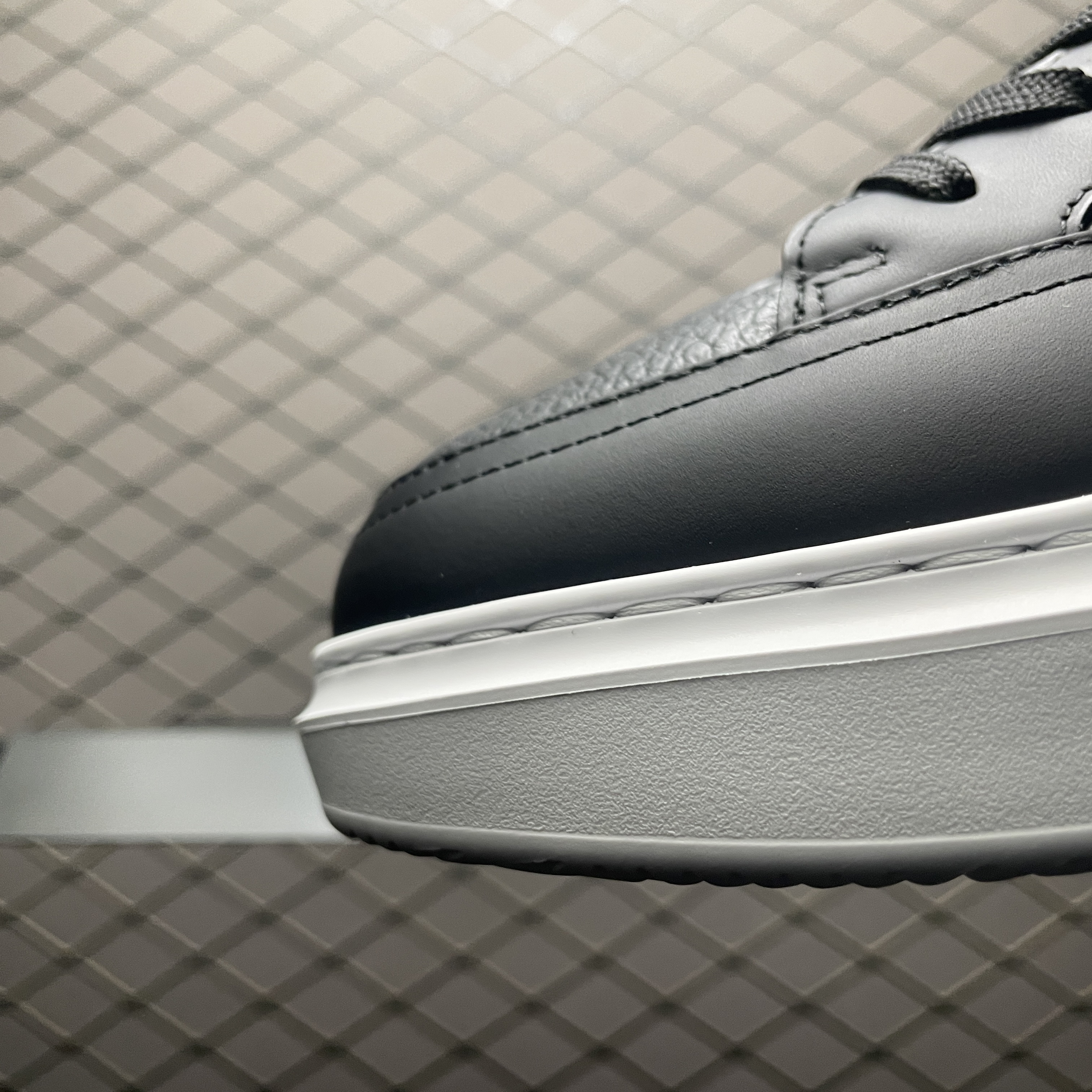 L X V Beverly Hills SNEAKERS detail 6