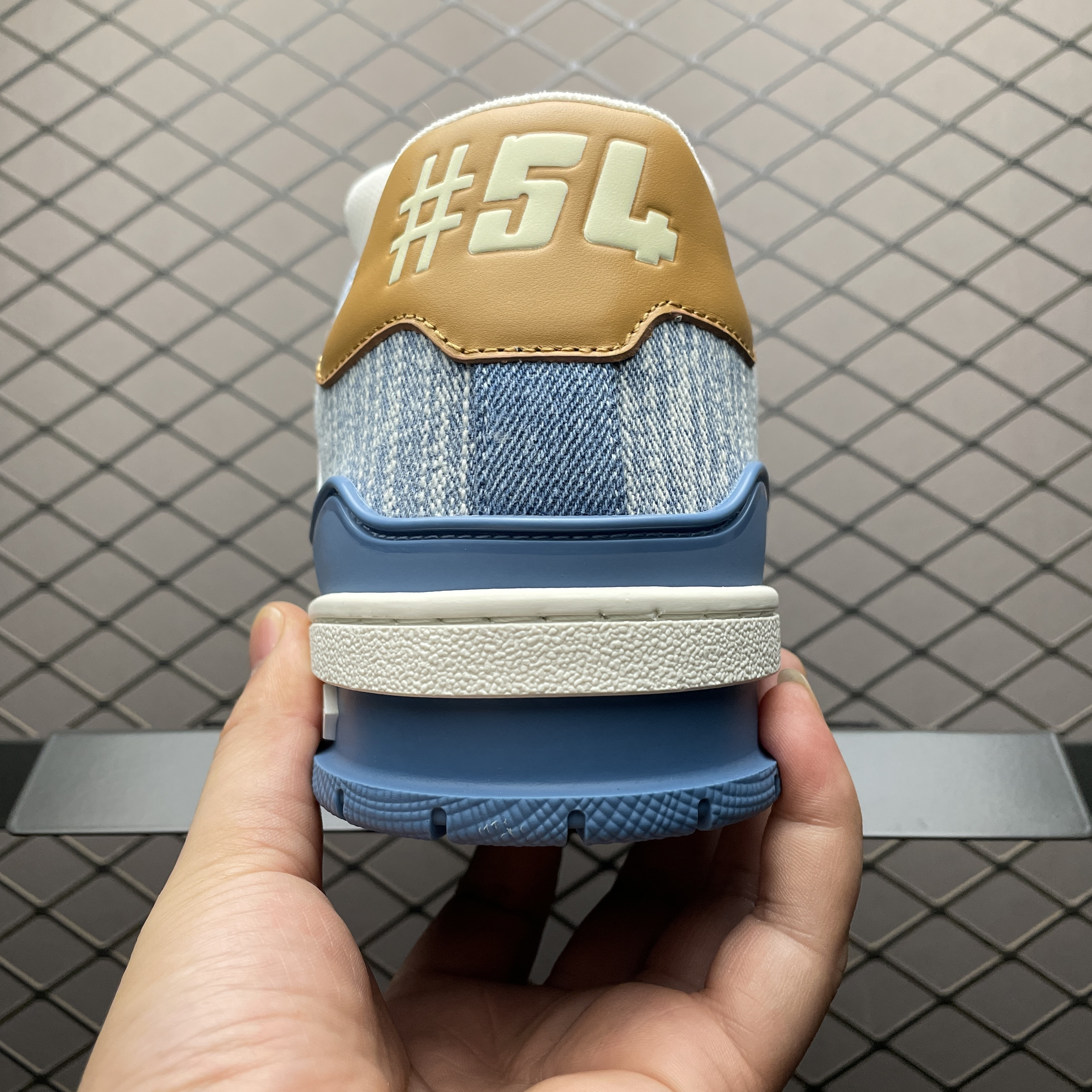 L X V TRAINER Sneakers detail 2
