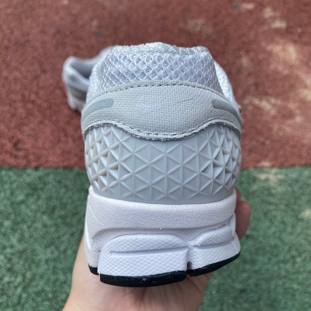 Zoom Vomero 5白灰 Nike Air Zoom Vomero 5防滑耐磨女款 低帮跑步鞋 bv1358-001